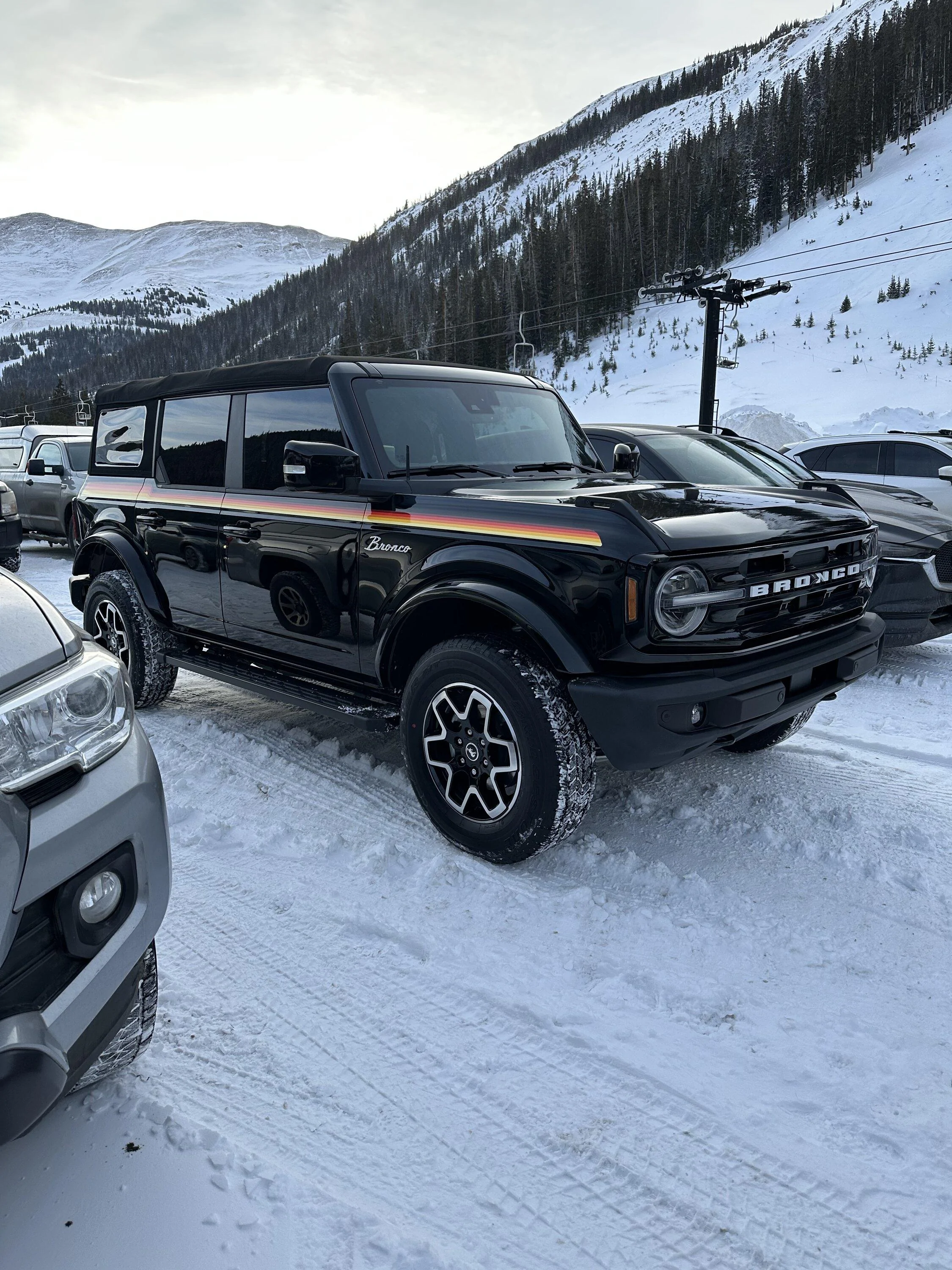 Ford Bronco Skiing + Bronco = Utter Bliss 2441C576-0DB1-457B-B0D0-4DF23E46A201