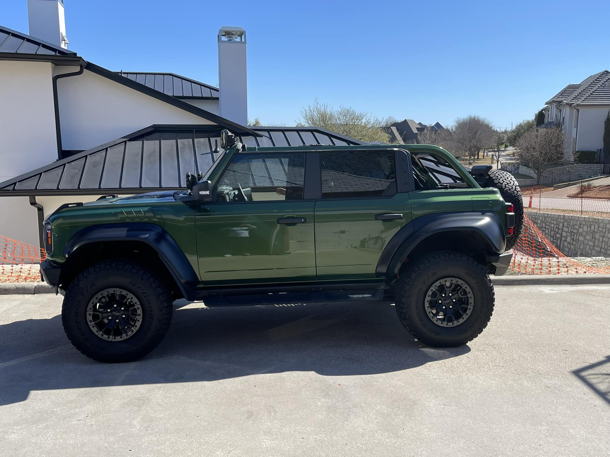 Ford Bronco ERUPTION GREEN Bronco RAPTOR Photos Thread 332181404_507065754730607_6987897179510169796_n