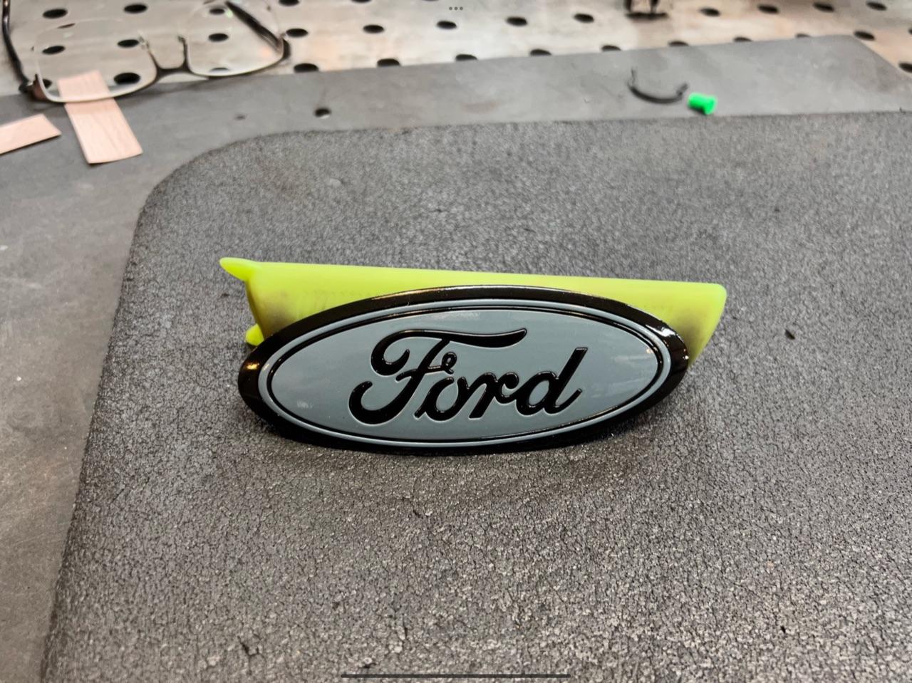 Ford Bronco Ford Badge 7D60E029-75DC-4C8E-AFC9-487E9021B984