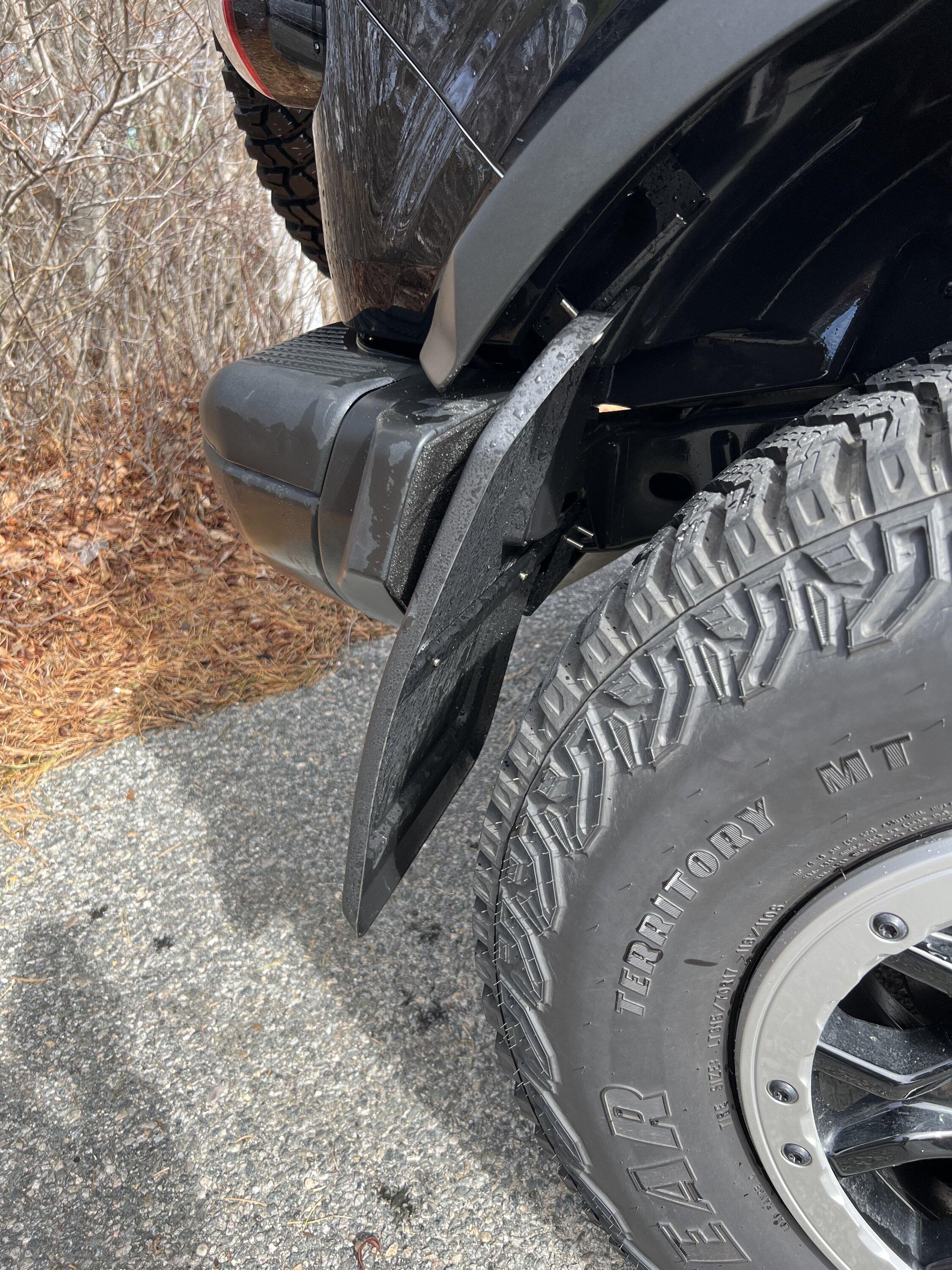 Ford Bronco ZRoadz Rock Slider Steps Mud Flaps 0A808346-DE08-464C-9581-86F55CE8C518