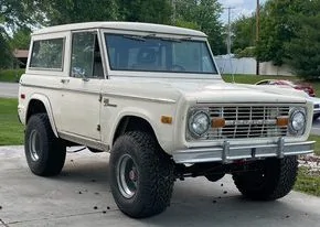 Ford Bronco New here with 2dr Black Diamond loZoie0l