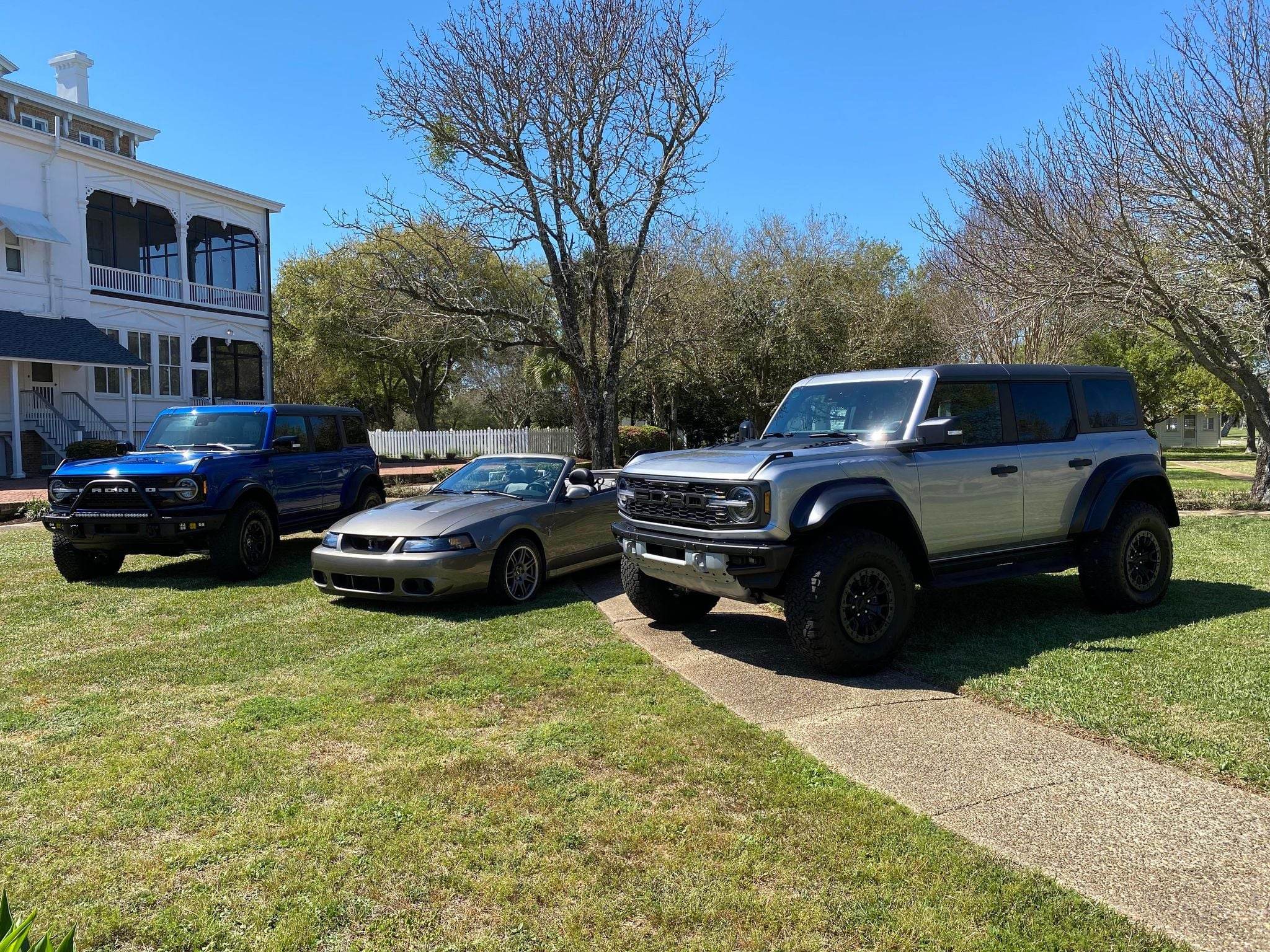 Ford Bronco ICONIC SILVER Bronco RAPTOR Photos Thread All3frontraptor