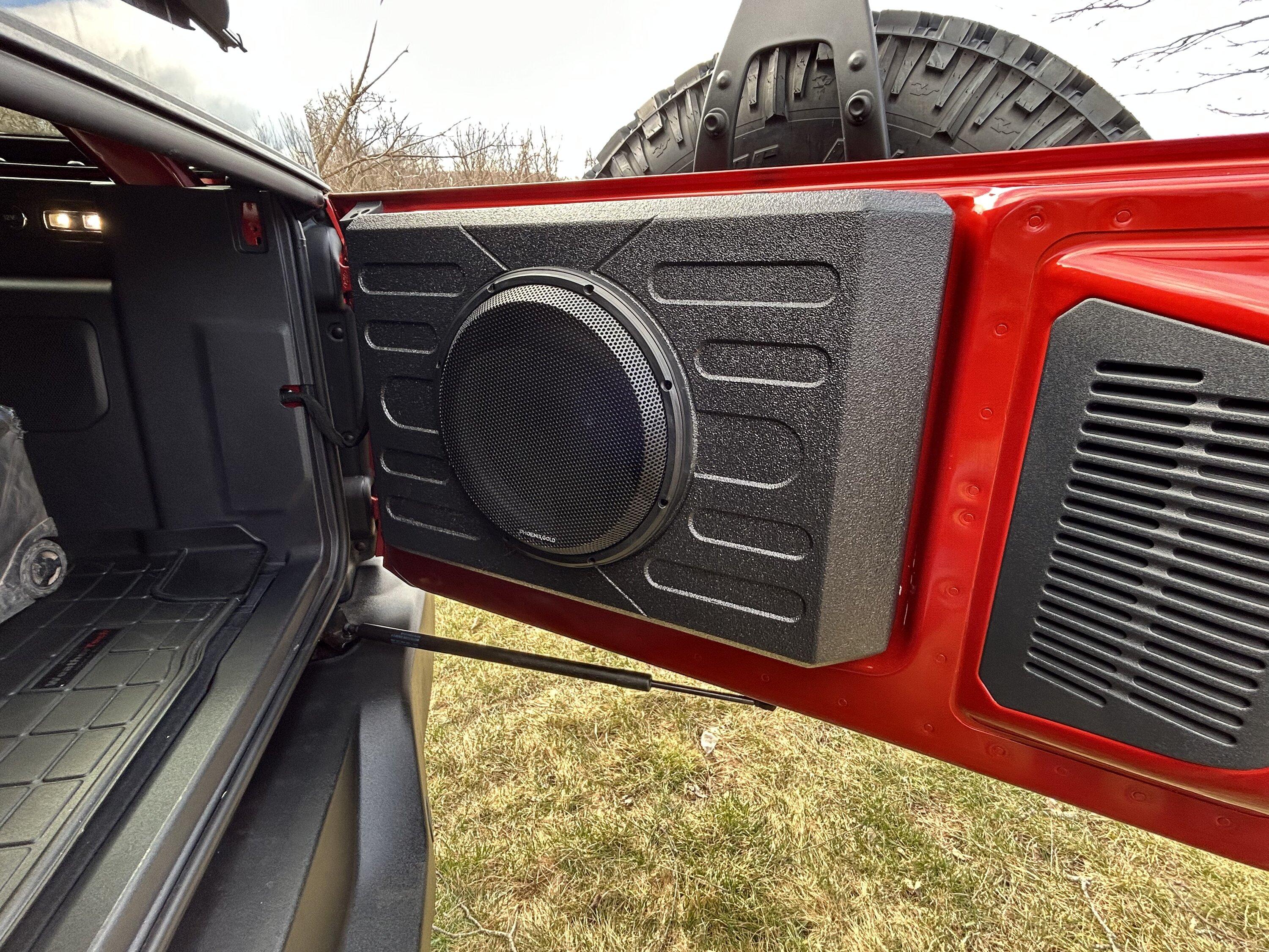 Ford Bronco HOT PEPPER RED Bronco Club 9686F959-C7D8-49D4-891D-873F64F8C898