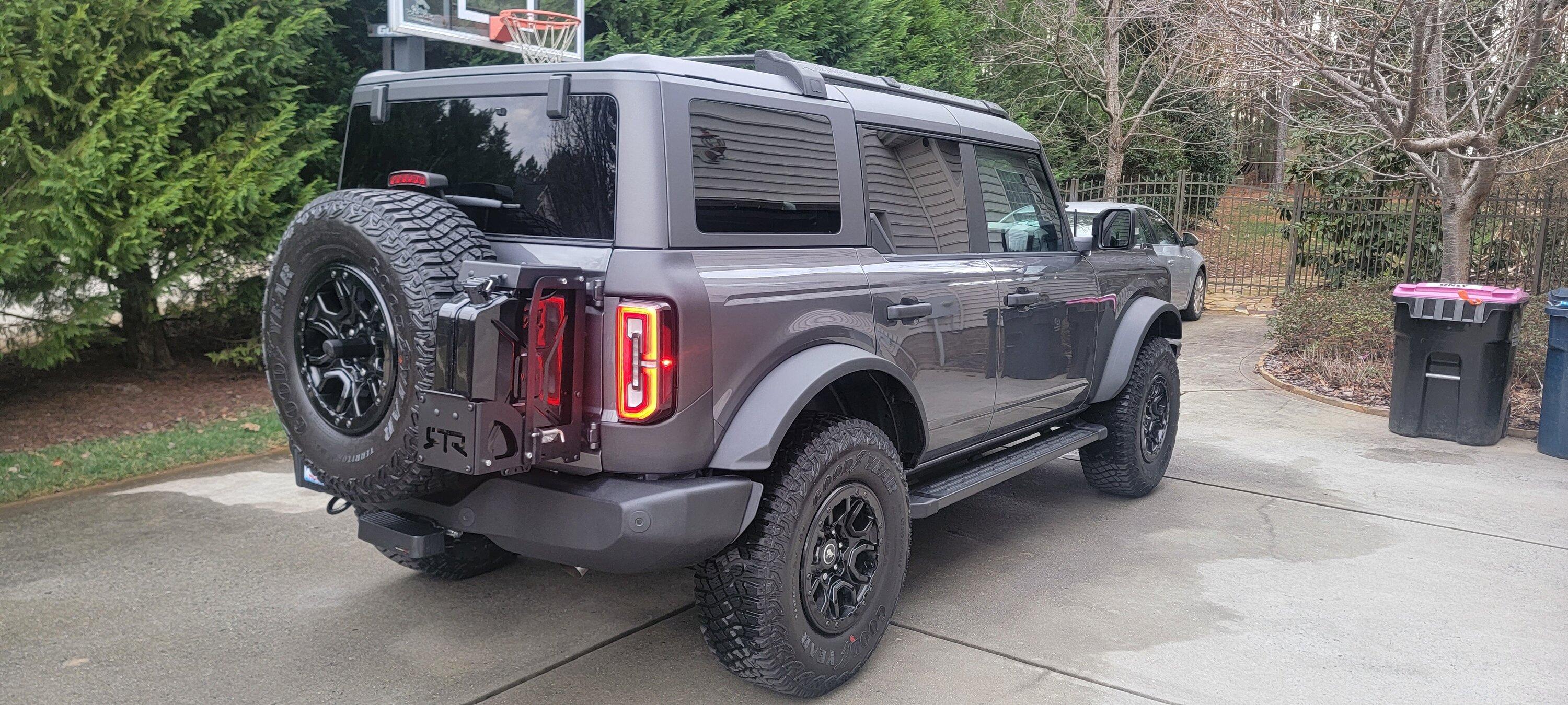 Ford Bronco CARBONIZED GRAY Bronco Club 20230210_171613