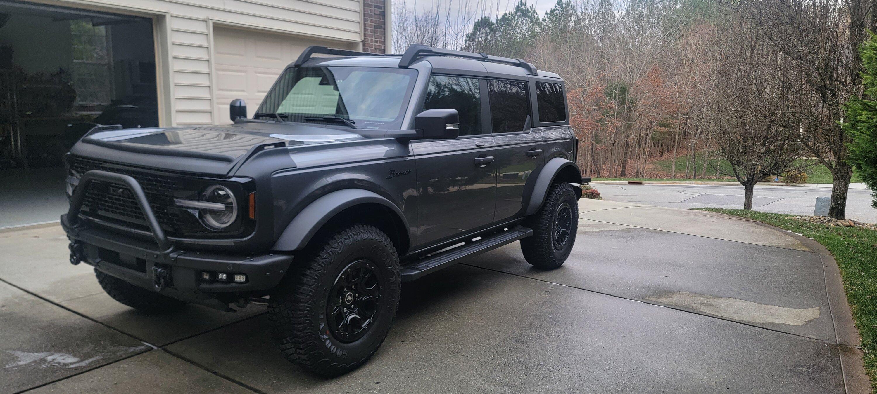 Ford Bronco CARBONIZED GRAY Bronco Club 20230210_171639