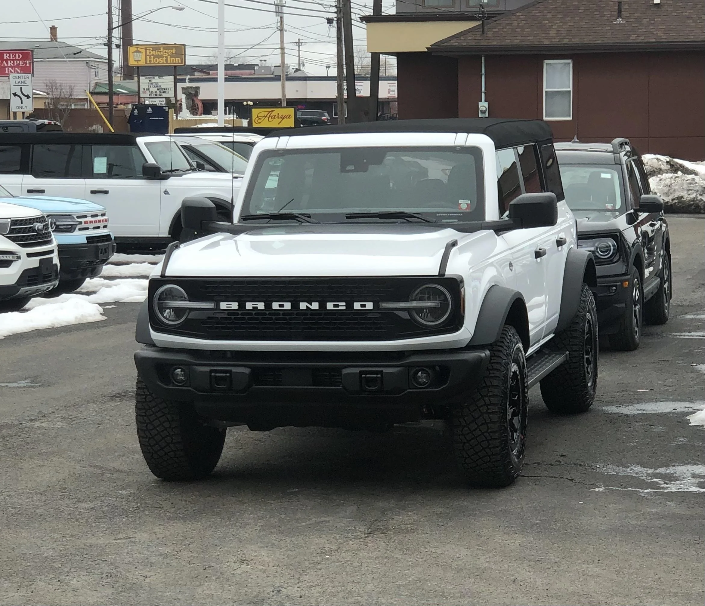 Ford Bronco OXFORD WHITE Bronco Club A5808DAD-DB38-4277-84B2-EC74A67A4F55