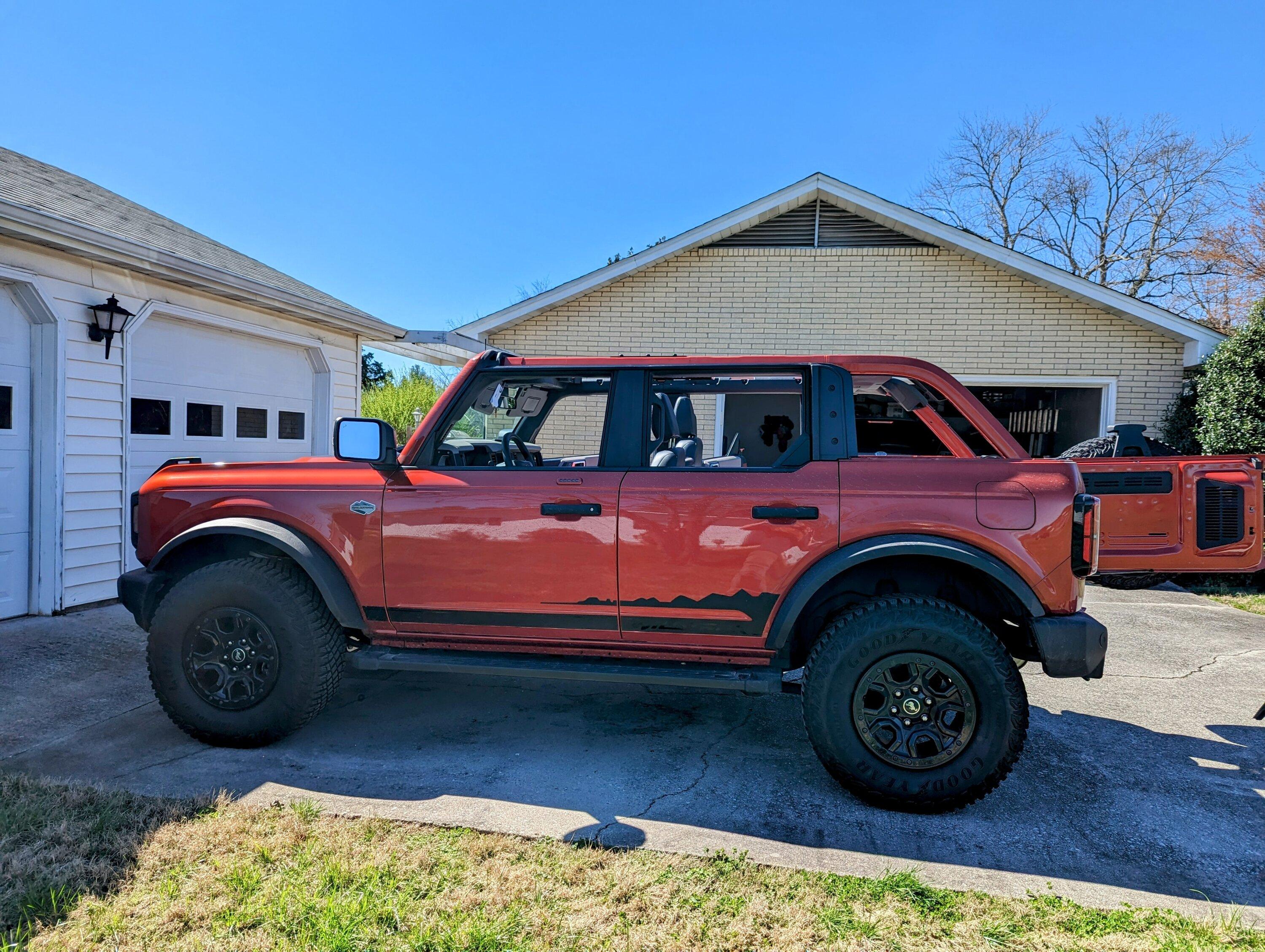 Ford Bronco HOT PEPPER RED Bronco Club PXL_20230304_165856556~2