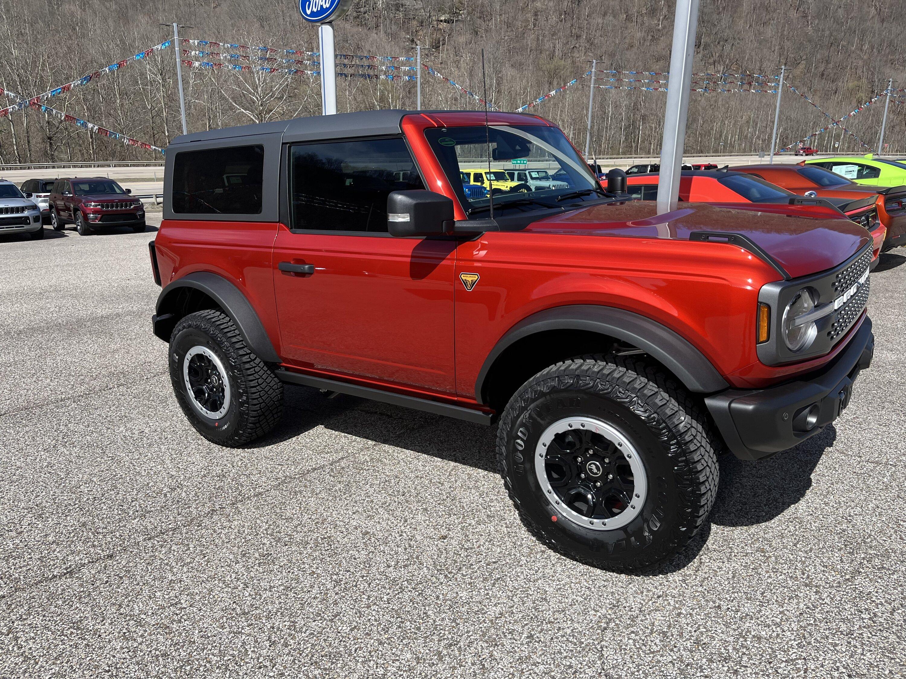 Ford Bronco HOT PEPPER RED Bronco Club A0414201-6813-4C49-883B-5C83CD1376B1