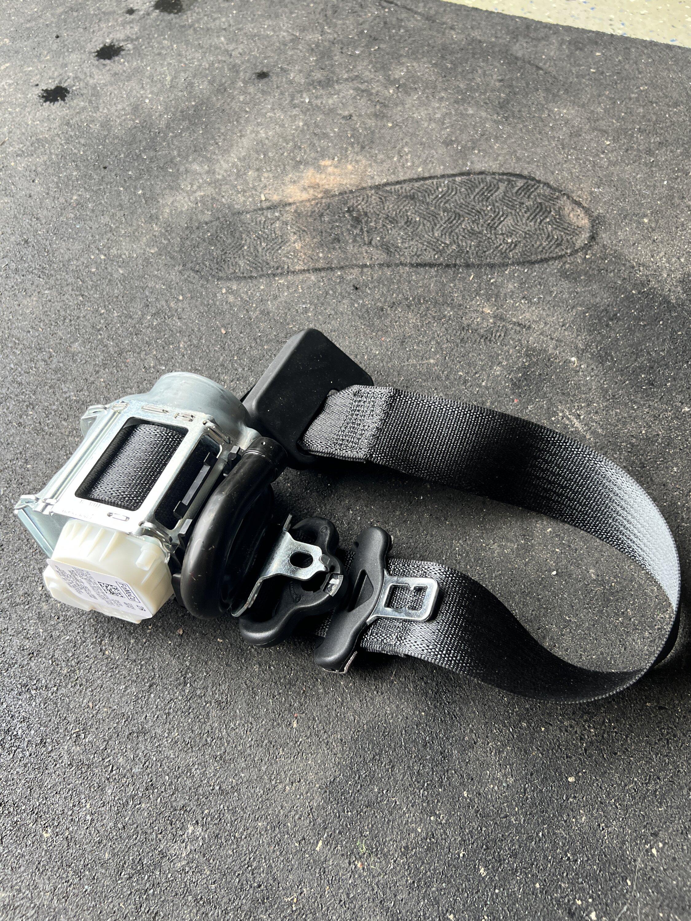 Ford Bronco Seatbelt won't extend IMG_1445.JPG
