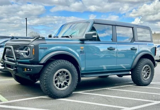 Any pictures out there of a 4 door Velocity Blue Bronco with Roush ...