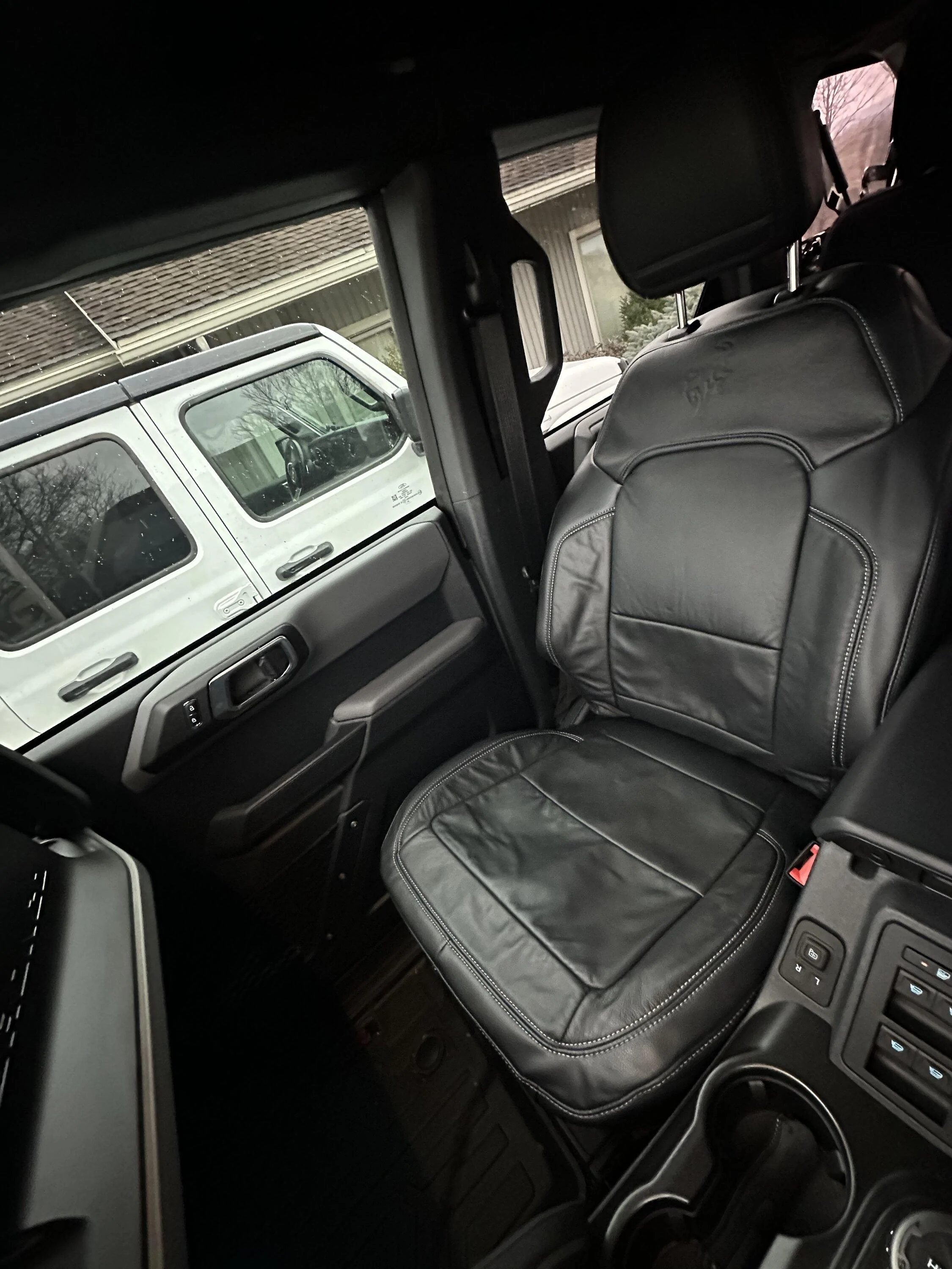 Ford Bronco Leather in a Big Bend 70895F2A-1E99-4EDA-8336-8577E2E80F5F