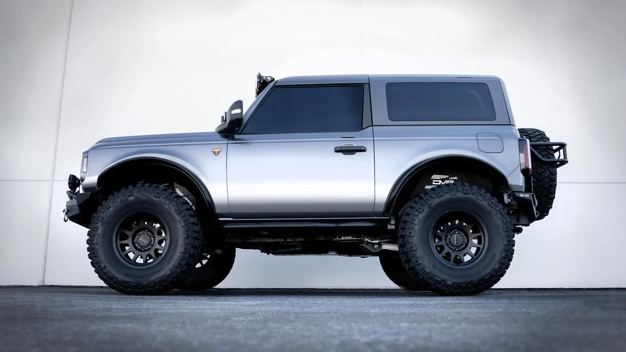 Ford Bronco DV8 Offroad | OE Plus 2-Door Side Steps SRBR-05_Installed_01_1245x700