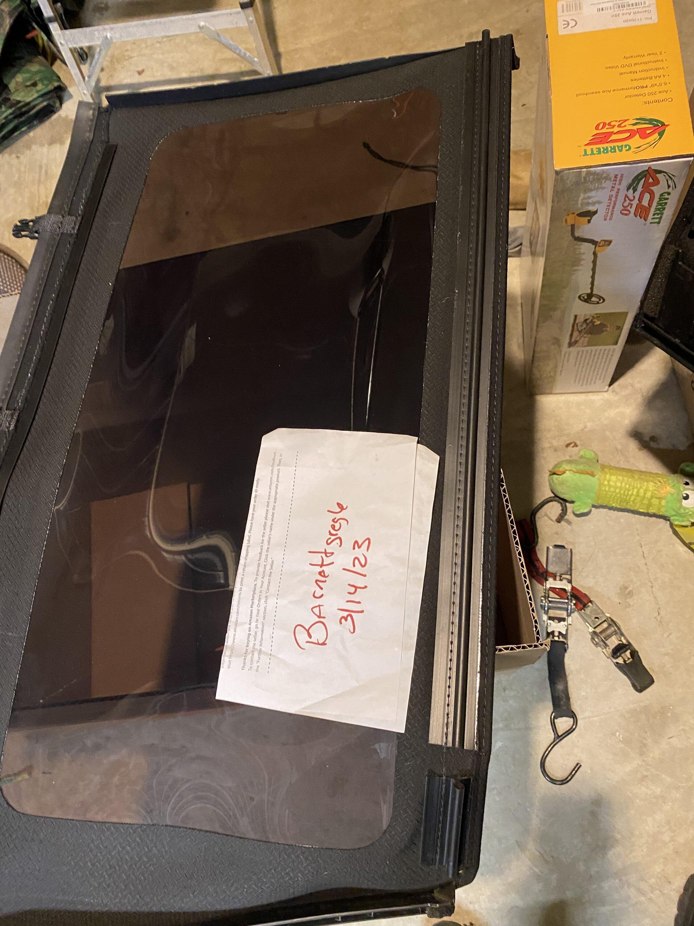 Ford Bronco 2022 Bronco plastic windows 2A056932-9C49-495E-872C-E61E2B35C4FE