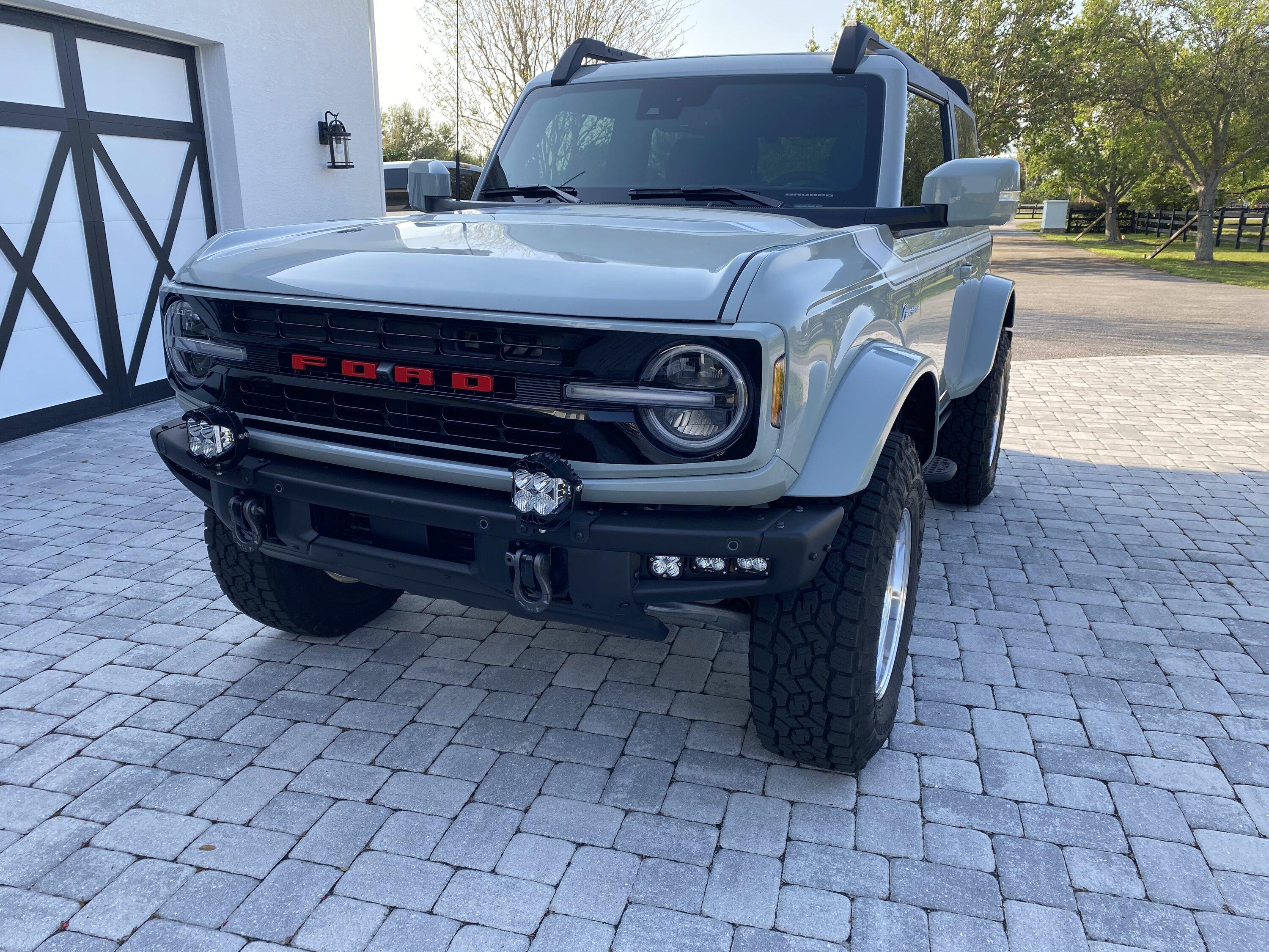 Ford Bronco 17x9 wheels: 1mm vs -12mm offset IMG_0640