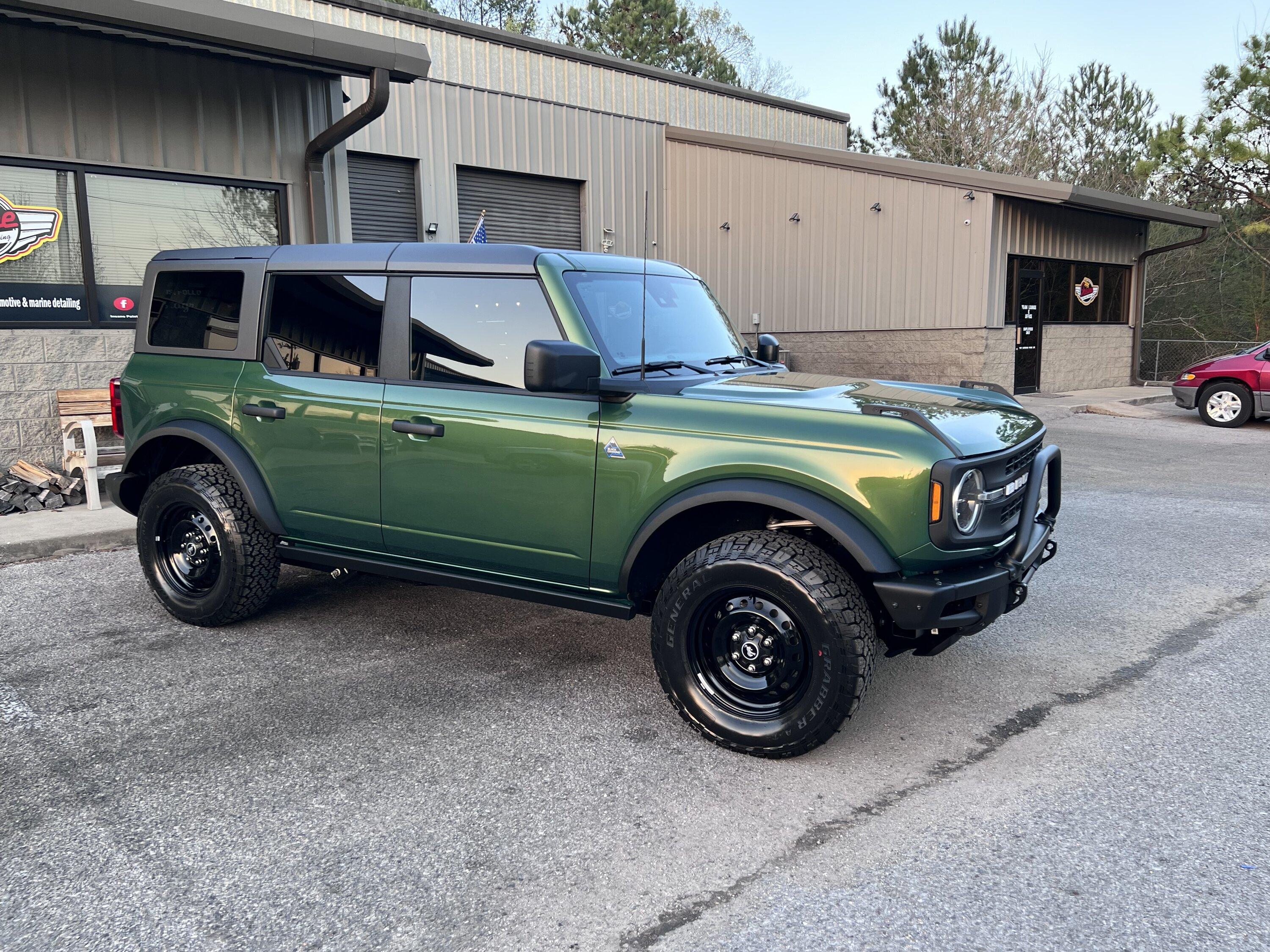 Ford Bronco ERUPTION GREEN Bronco Club 20960B06-3599-4B4A-8BFF-6393B27C6B8A