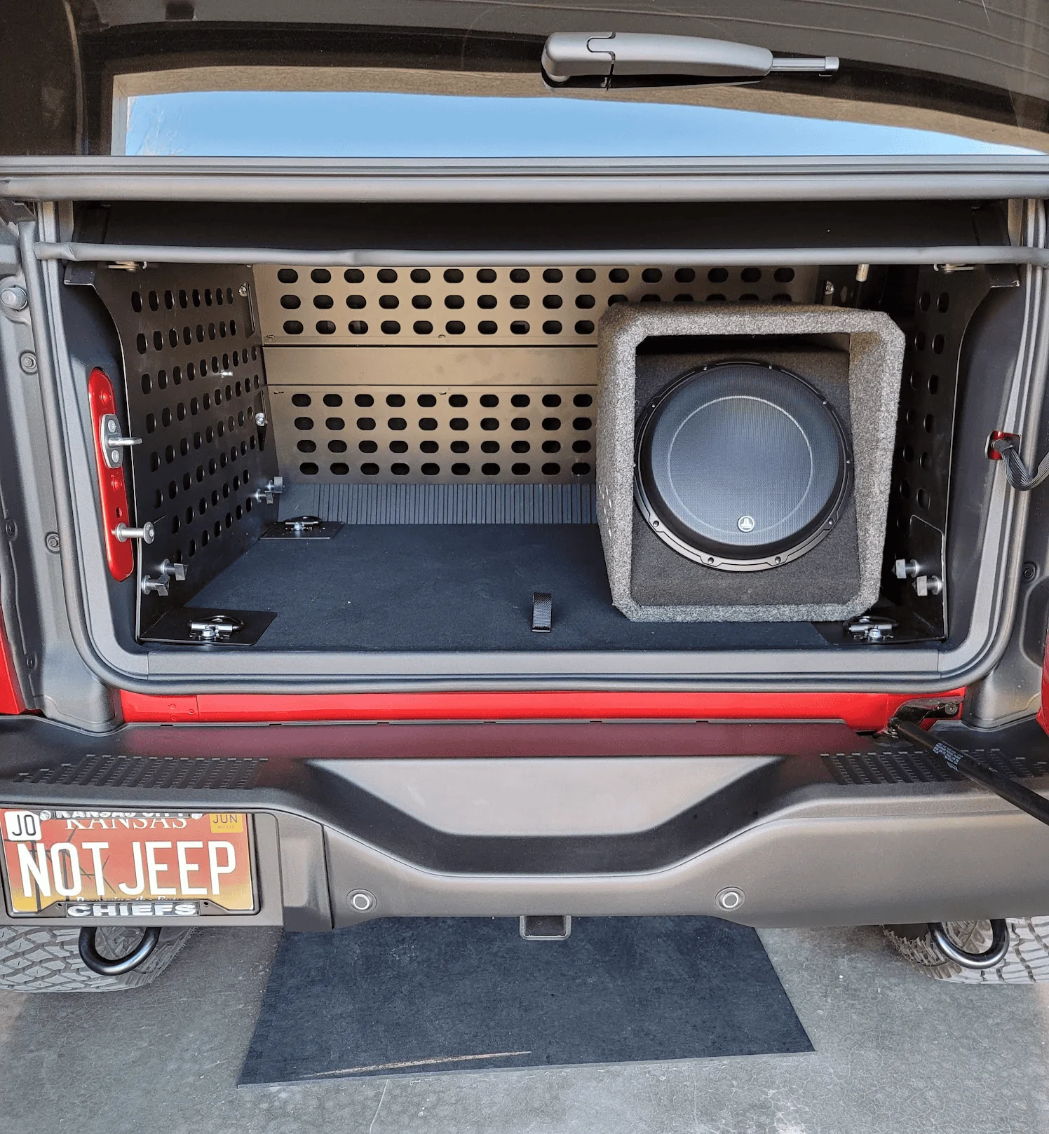 Ford Bronco Need advice w/ 7 speaker sub output 1679074616512