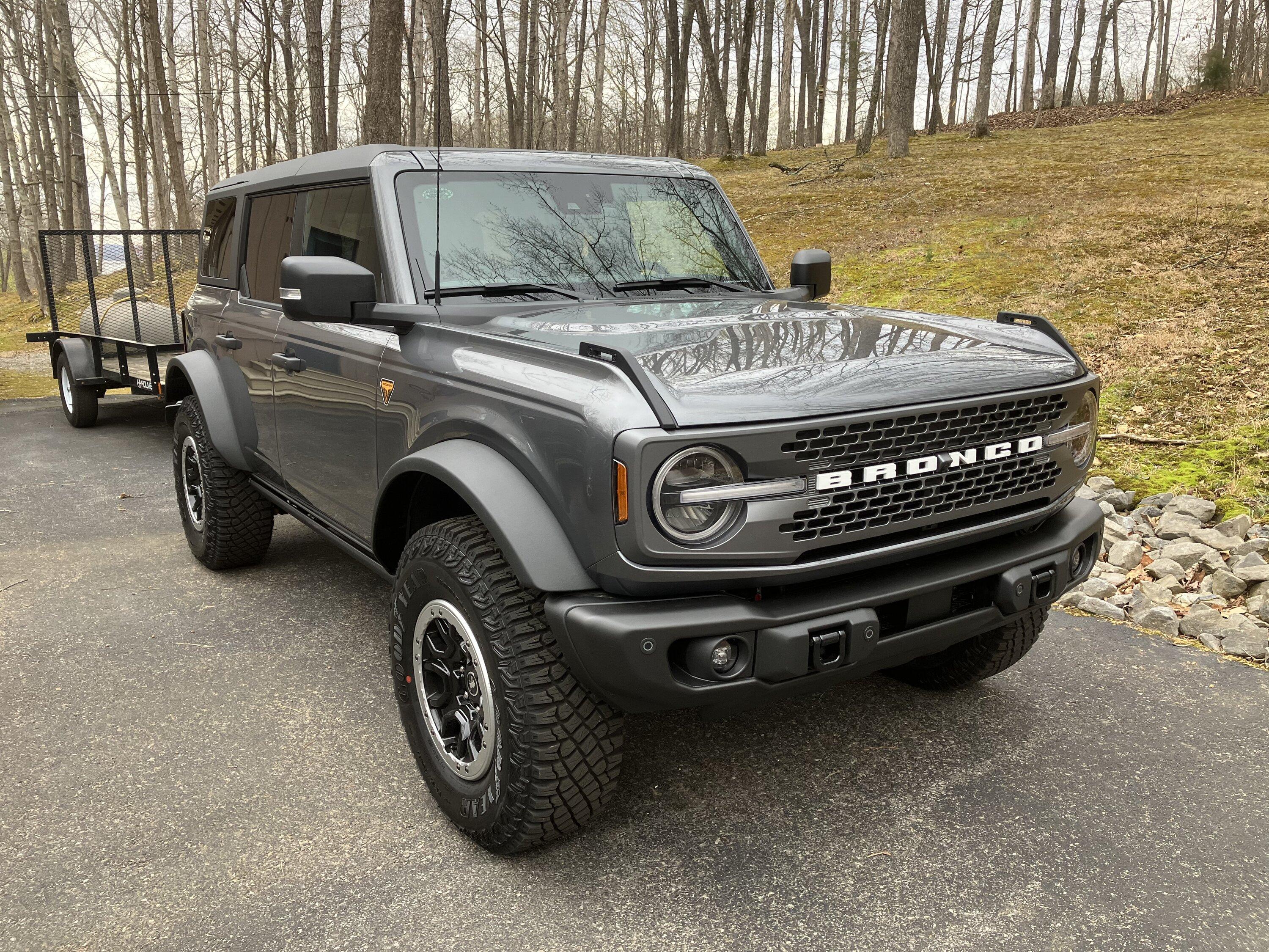 Ford Bronco GoRhino E1 Electric Steps installed 61772912-EBD3-4004-8D03-7E2465E3A730