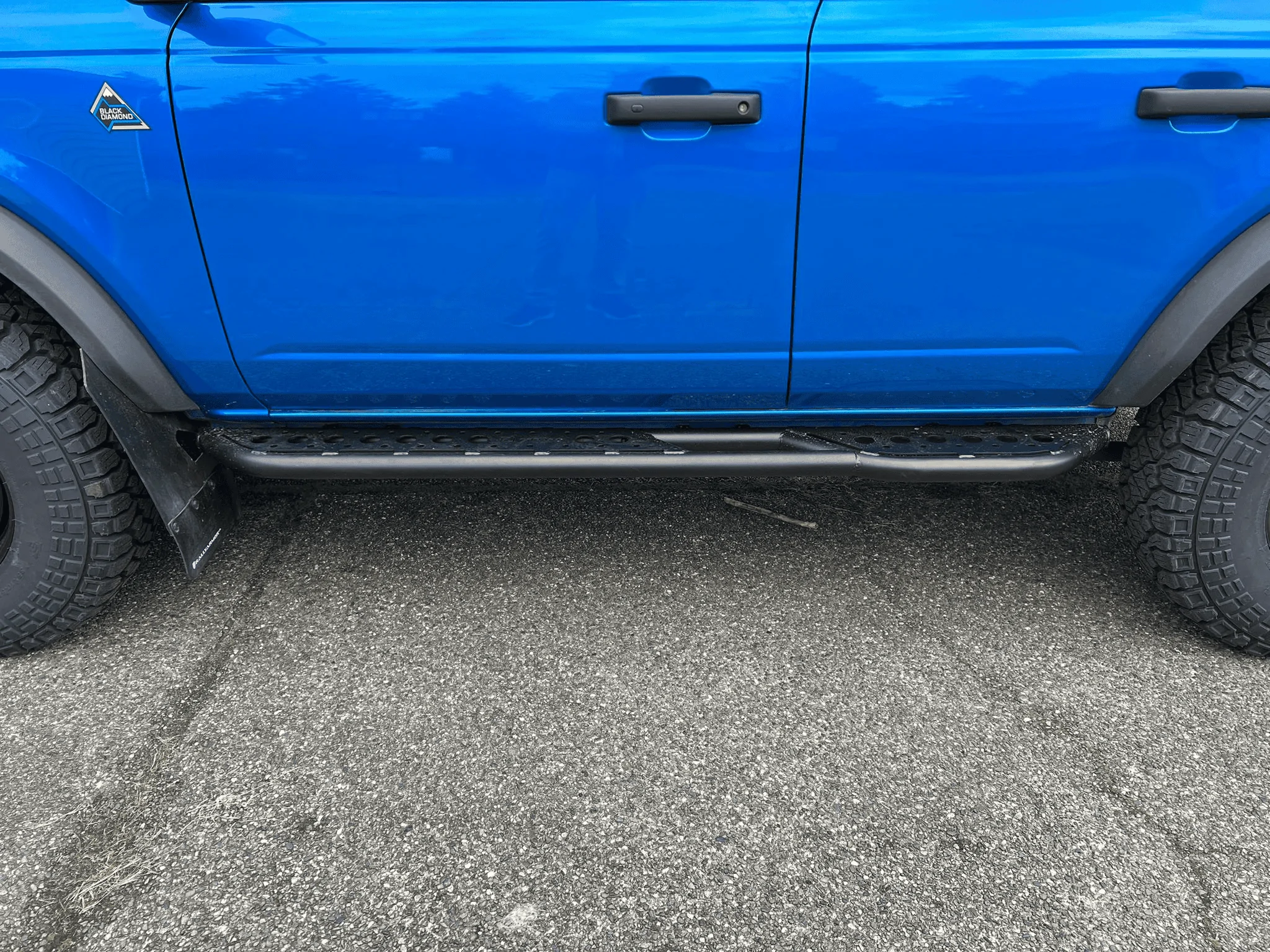 Ford Bronco ZROADZ TRAILX R1 Series Rock Slider Side Step installed on Black Diamond 1679117782486