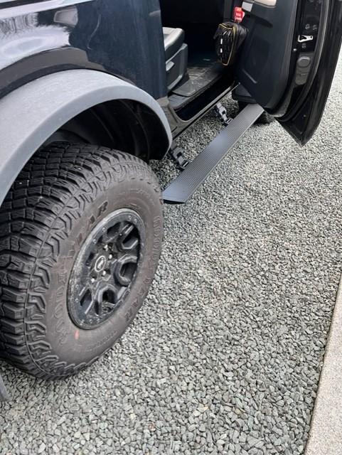 Ford Bronco GoRhino E1 Electric Steps installed thumbnail_IMG_8999