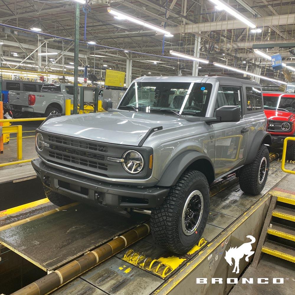 Ford Bronco ICONIC SILVER Bronco Club A5A01D9B-E4BE-4AA8-91AD-DBD262642F8C