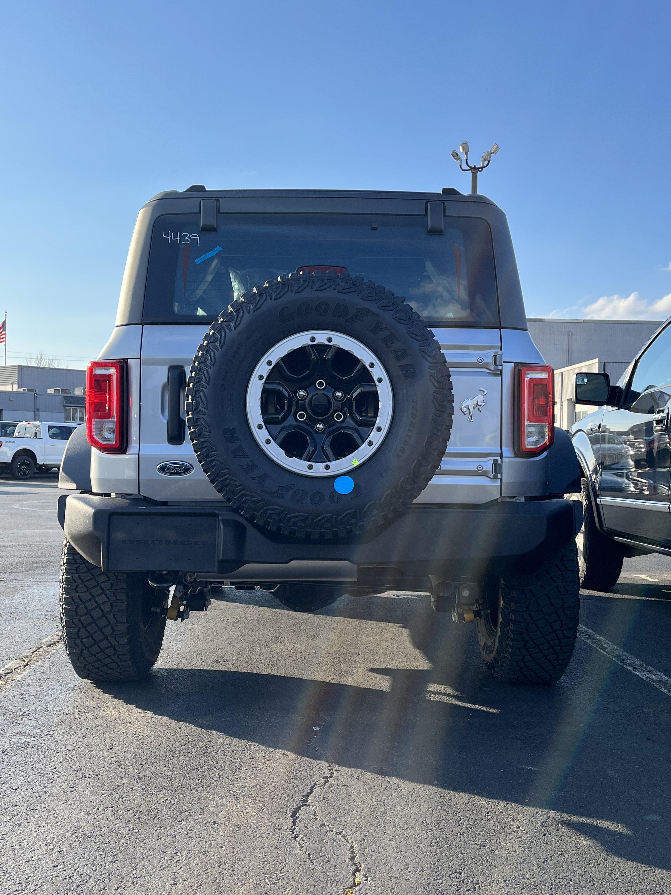 Ford Bronco ICONIC SILVER Bronco Club A0F75864-C536-4FB7-9DF1-FA439D294761