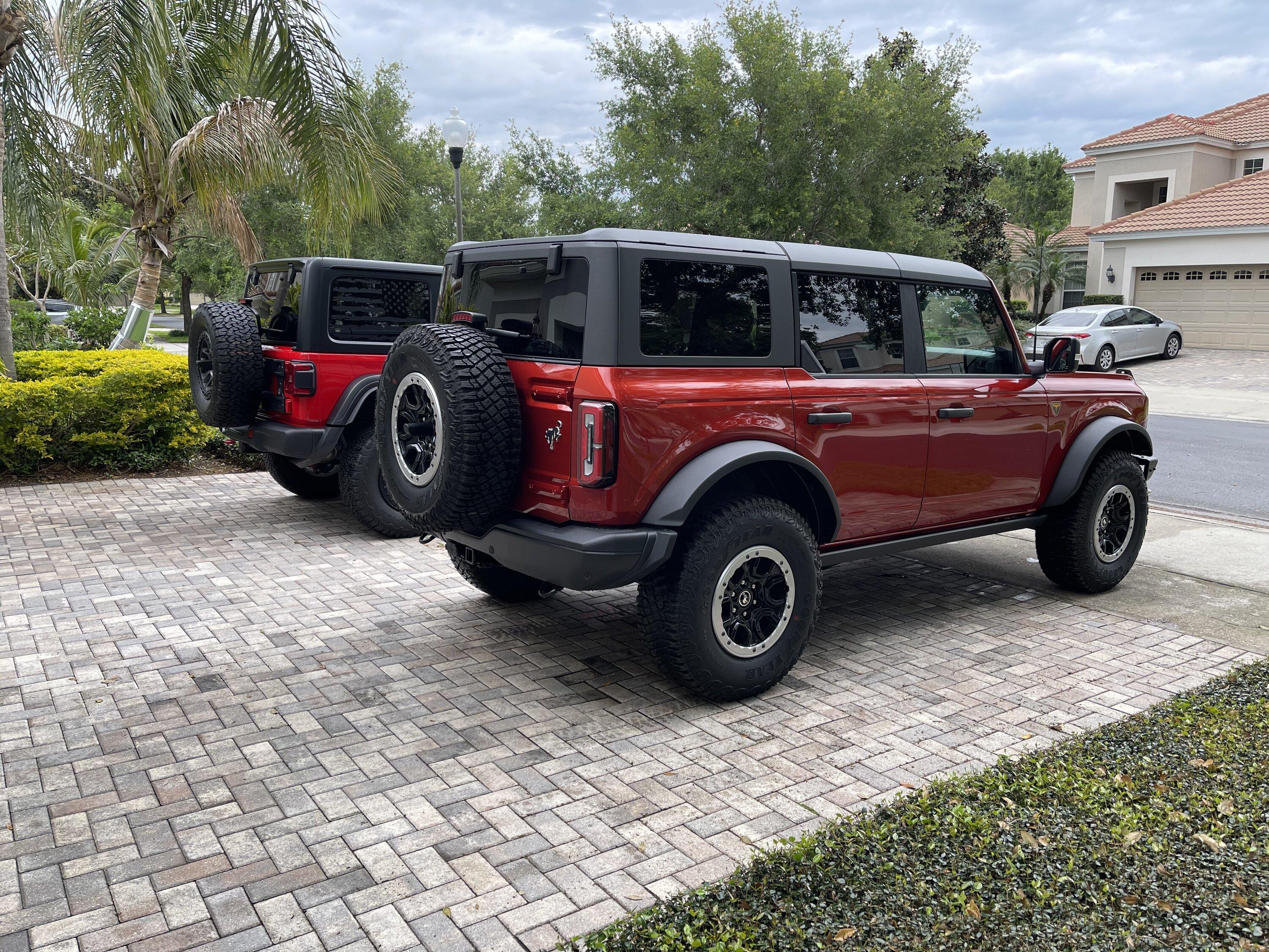 Ford Bronco HOT PEPPER RED Bronco Club 1679178517257