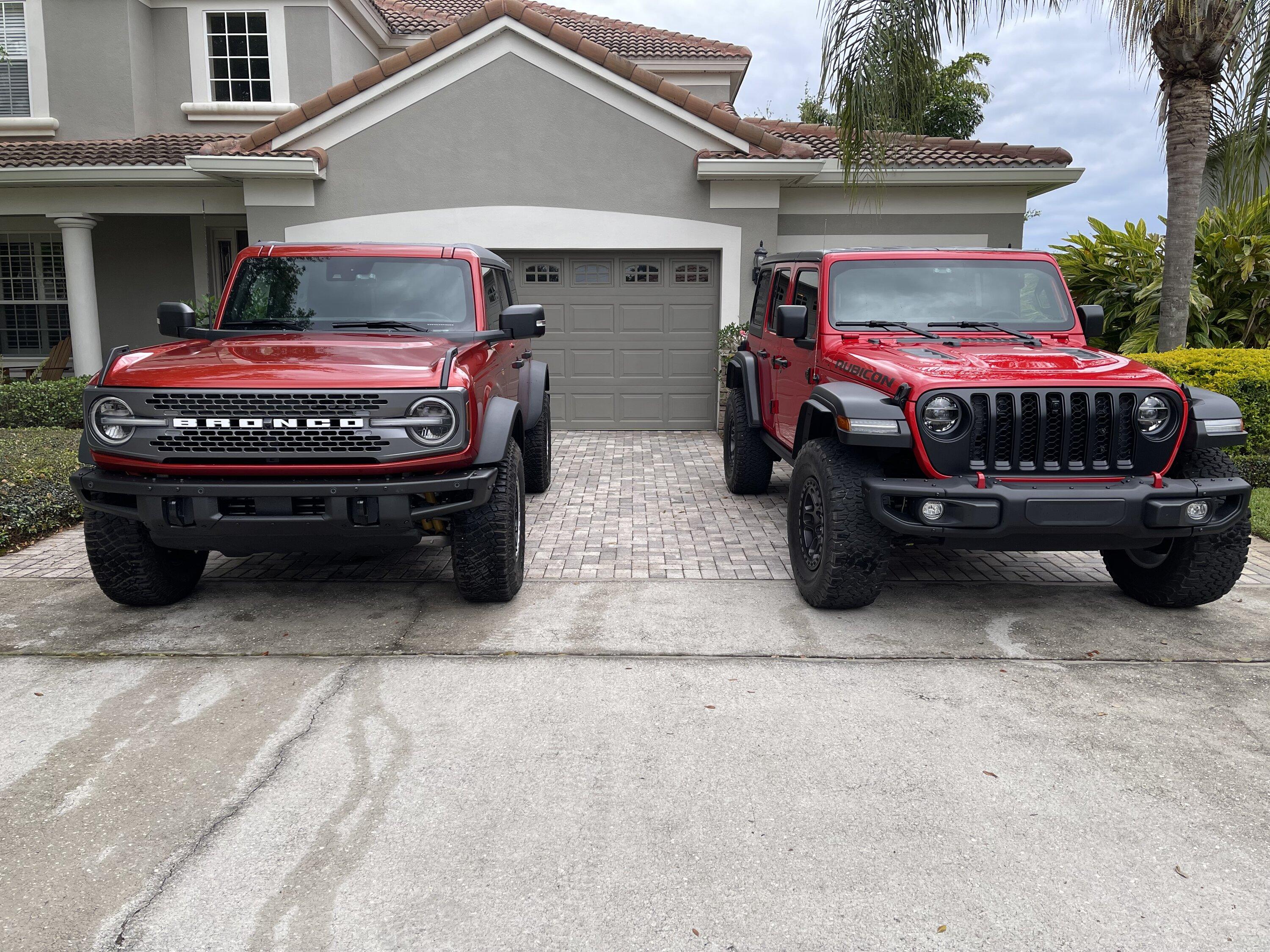 Ford Bronco HOT PEPPER RED Bronco Club 1679179248221