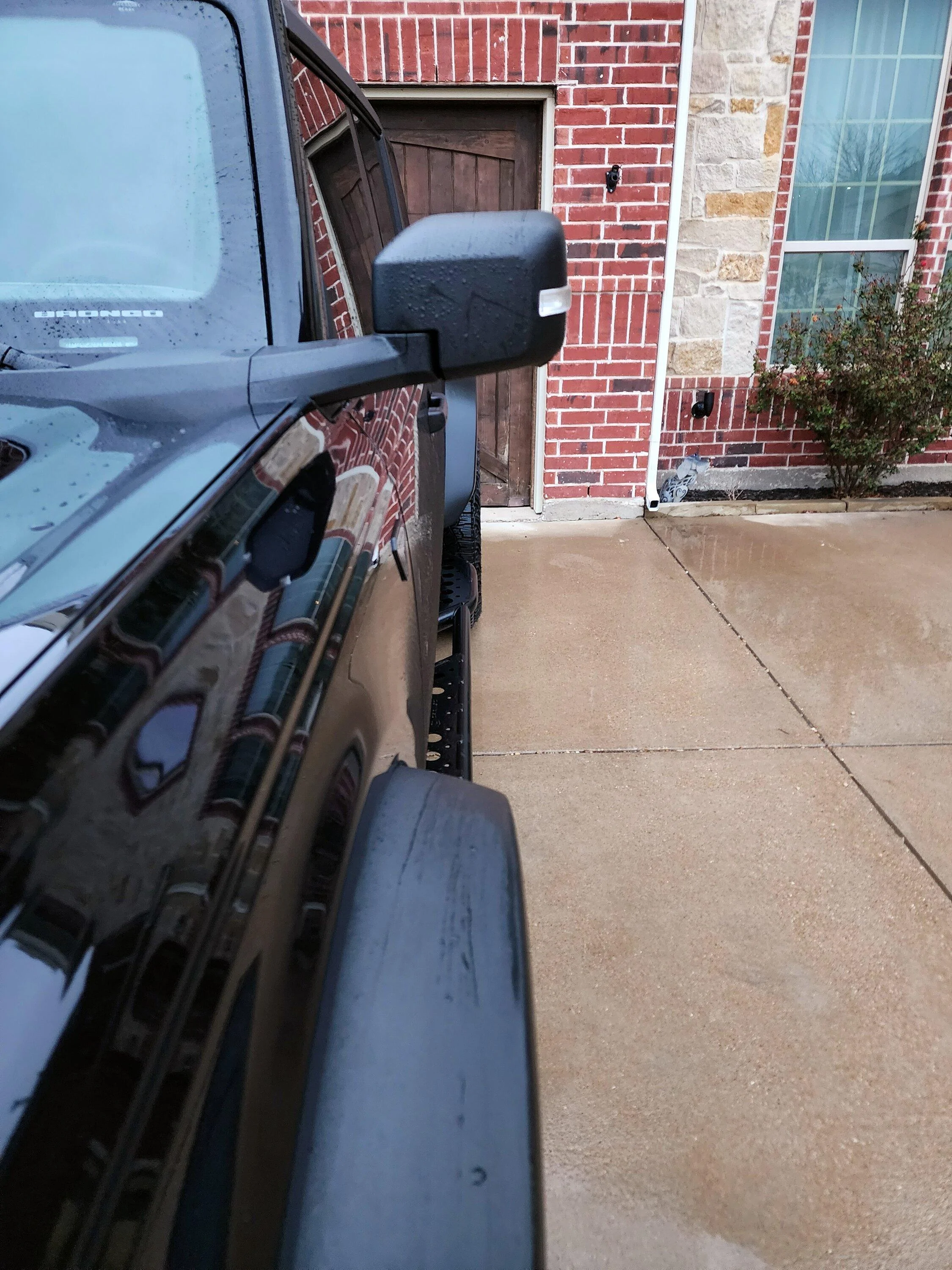 Ford Bronco ZROADZ TRAILX R1 Series Rock Slider Side Step installed on Black Diamond 20230309_182156