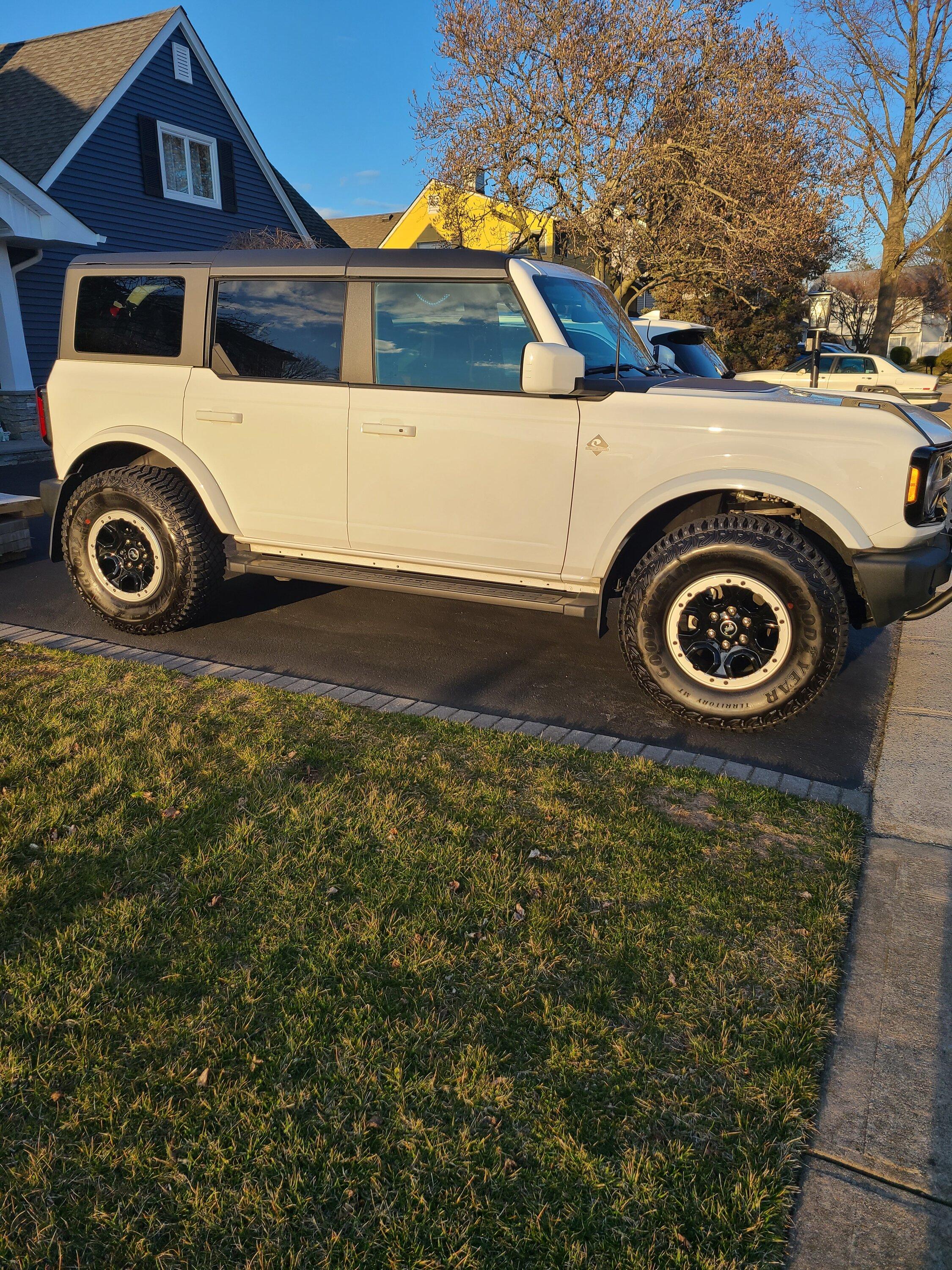 Ford Bronco Decision help needed: Black Diamond vs Outer Banks 20230319_182107