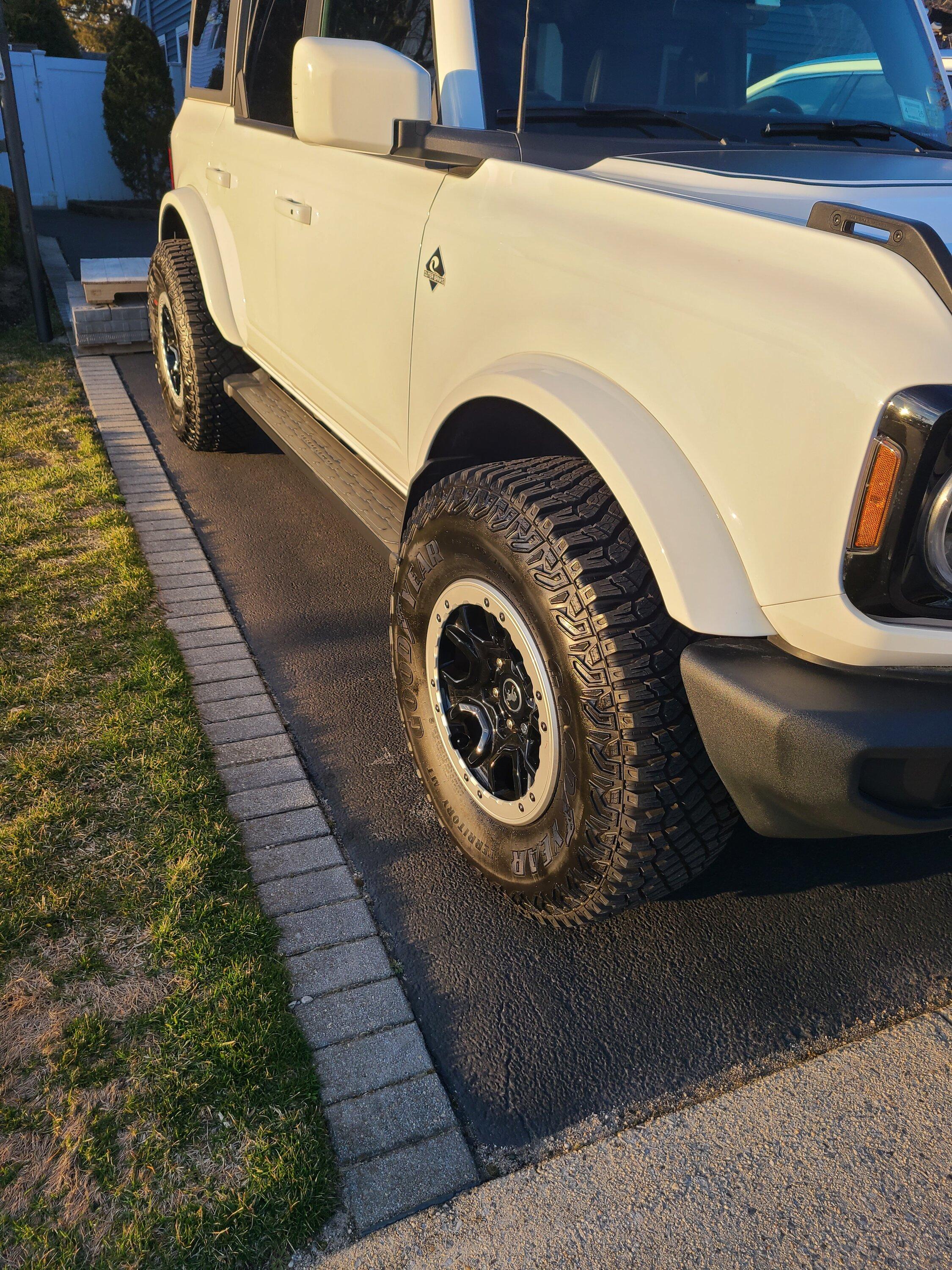Ford Bronco Decision help needed: Black Diamond vs Outer Banks 20230319_182115