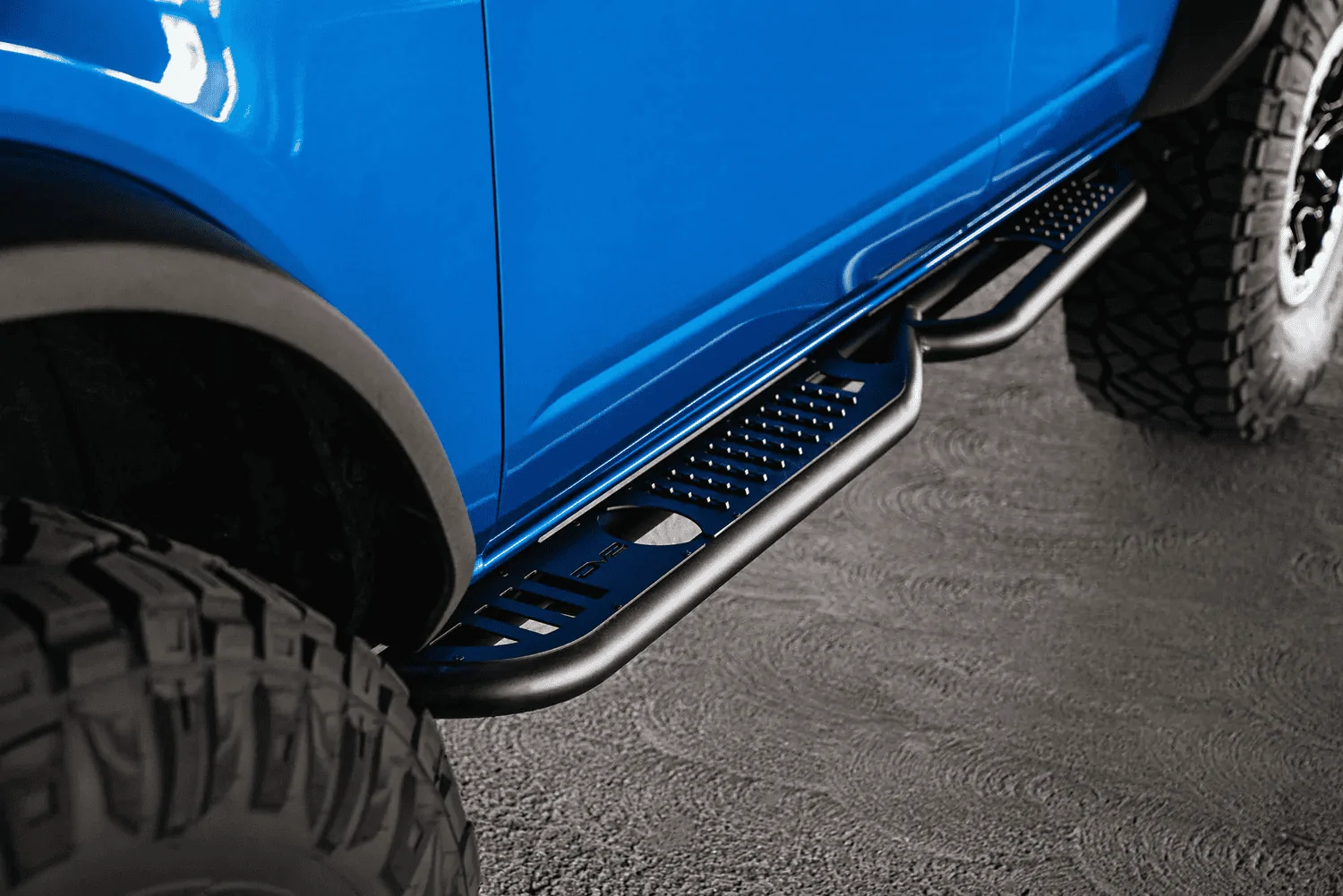 Ford Bronco ZROADZ TRAILX R1 Series Rock Slider Side Step installed on Black Diamond 1679326415039