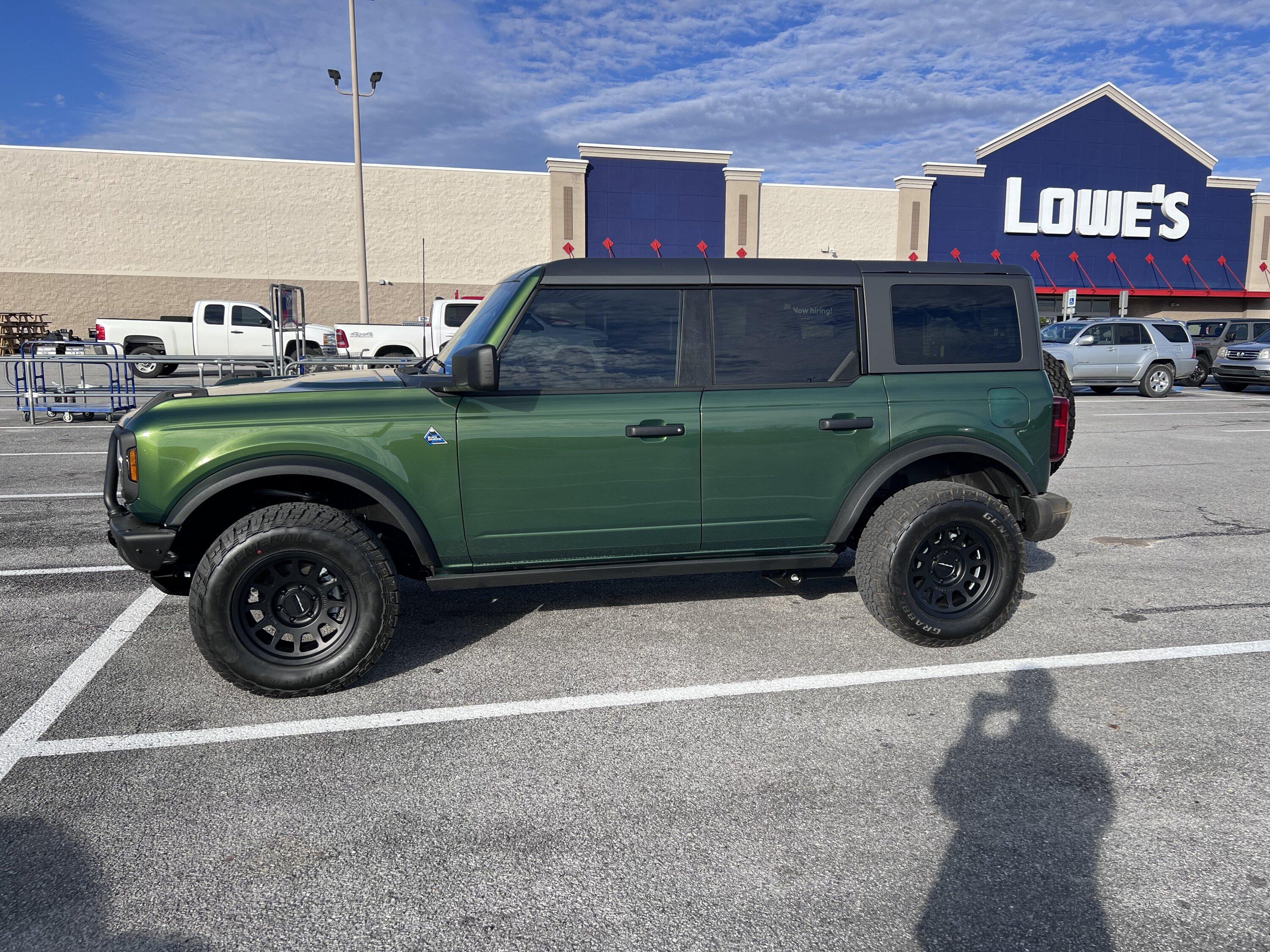 Ford Bronco ERUPTION GREEN Bronco Club E0446B3A-8075-441D-9CA7-F187D6539EE0