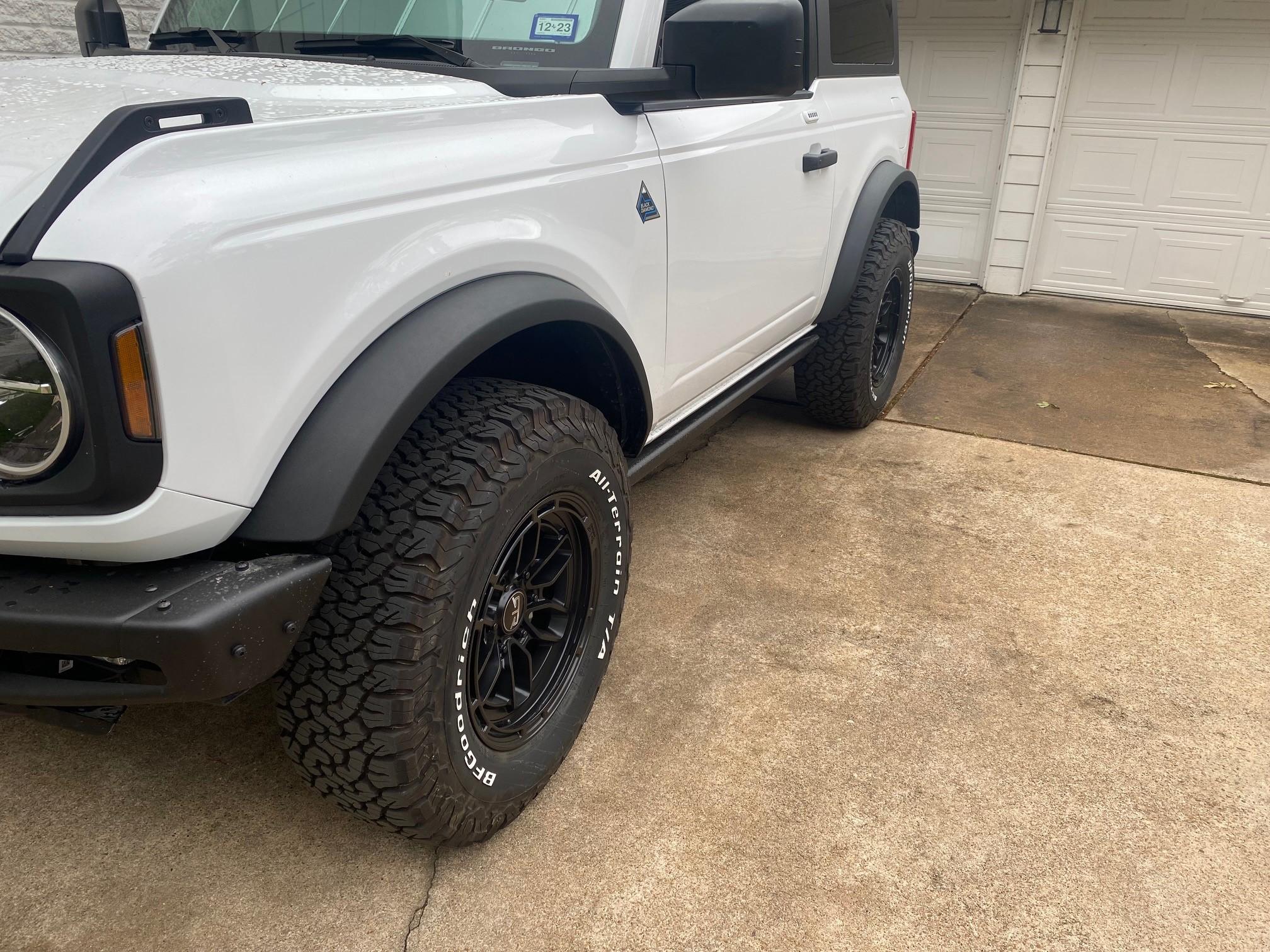 Ford Bronco 17x9 wheels: 1mm vs -12mm offset B4