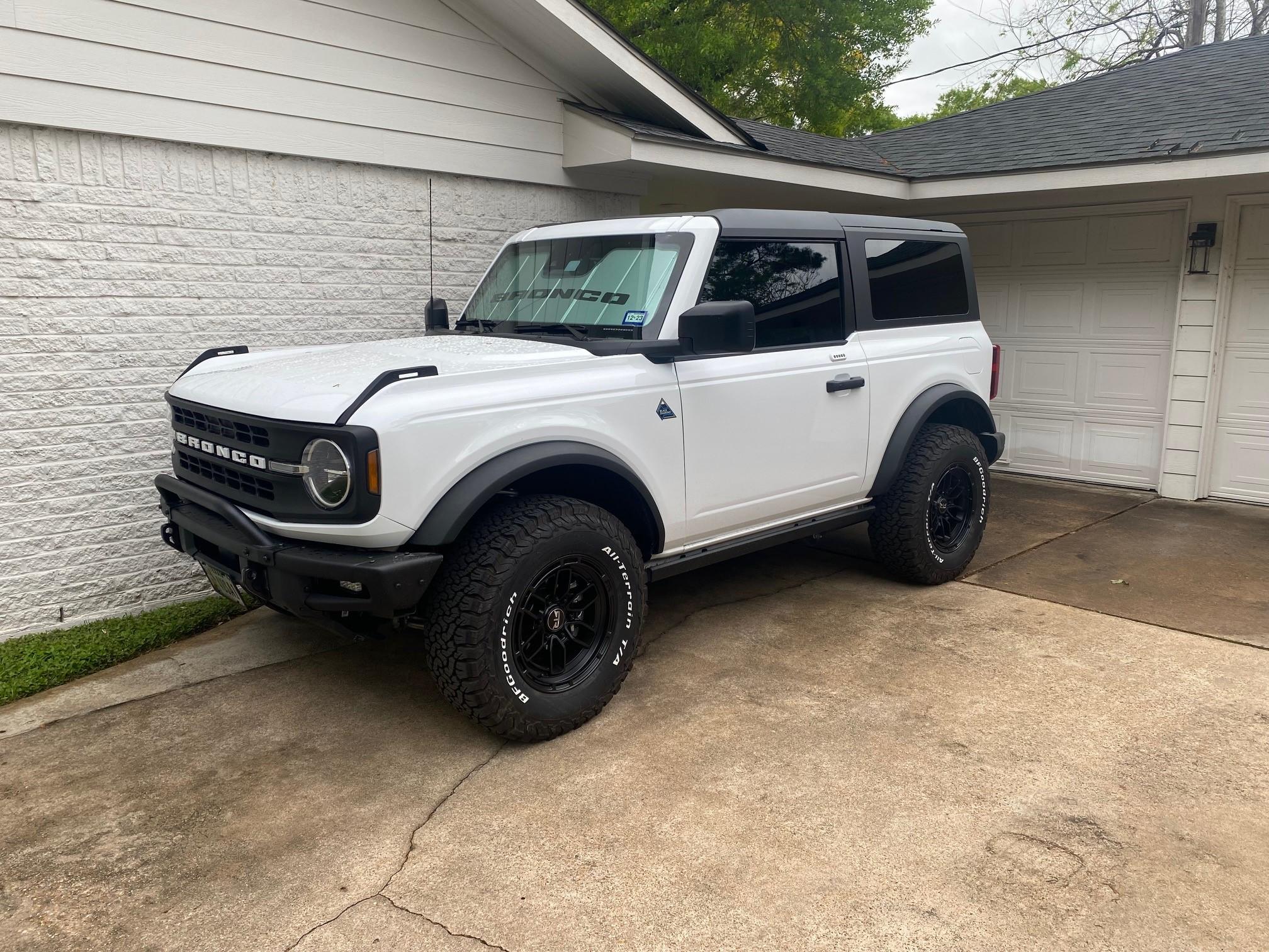 Ford Bronco 17x9 wheels: 1mm vs -12mm offset B5