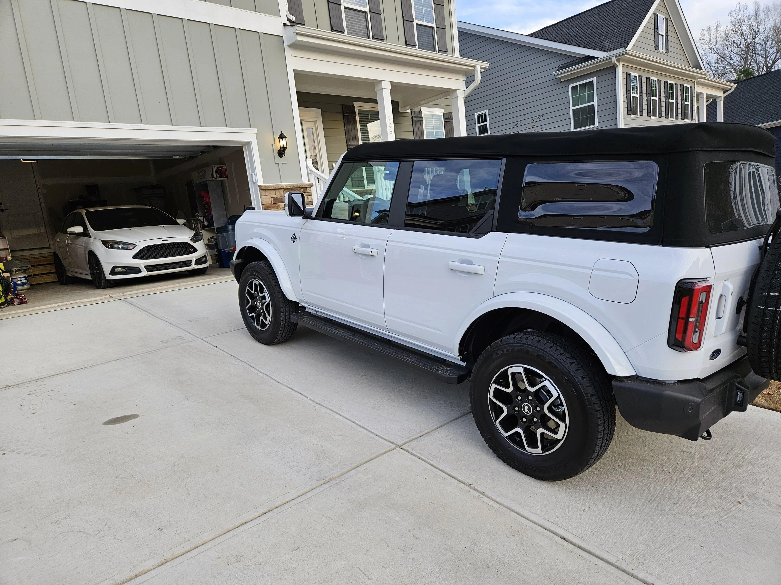 Ford Bronco OXFORD WHITE Bronco Club 20230321_185753