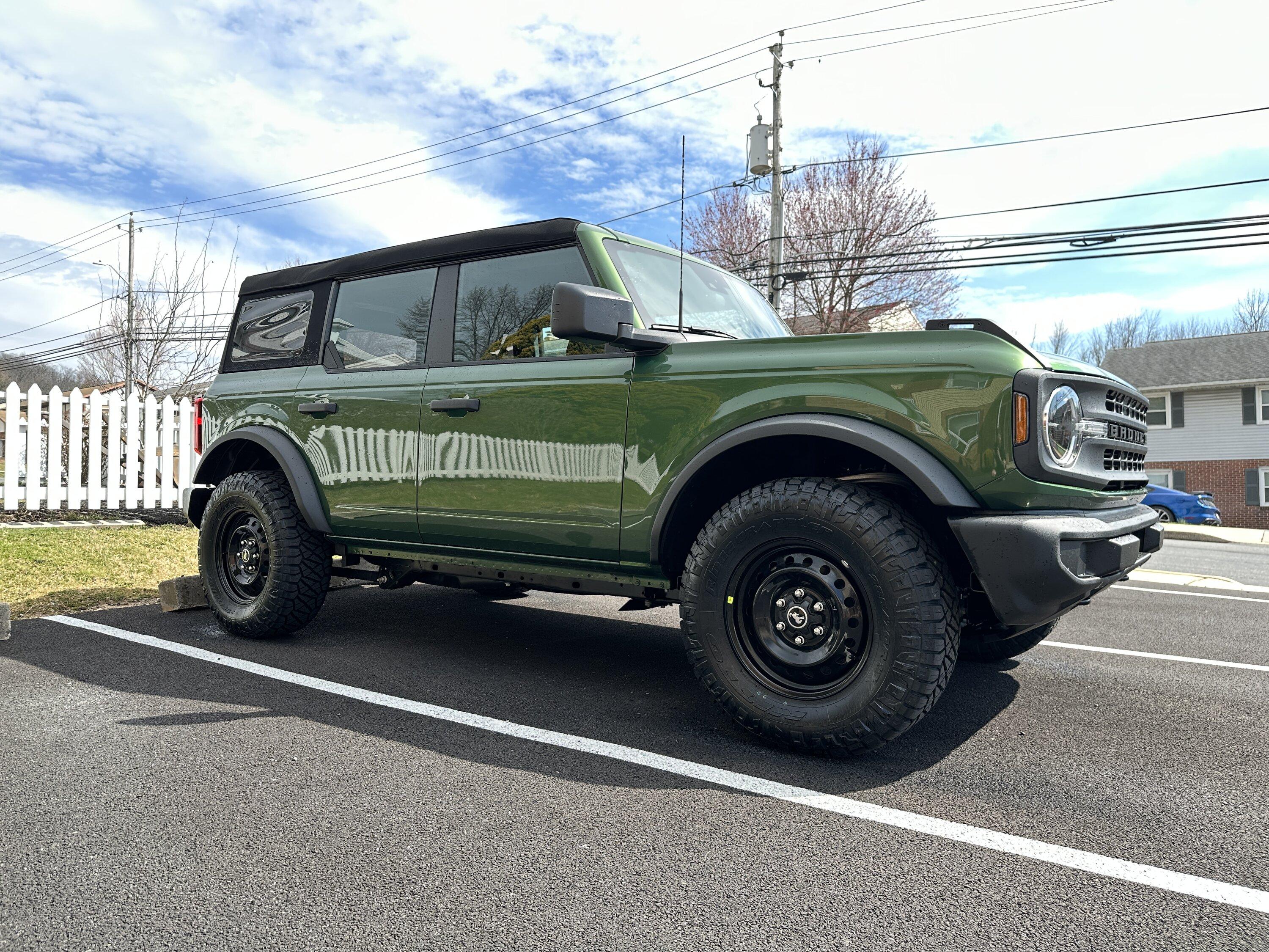Ford Bronco ERUPTION GREEN Bronco Club C951E385-EA53-40CD-B303-7D38FA70E6ED