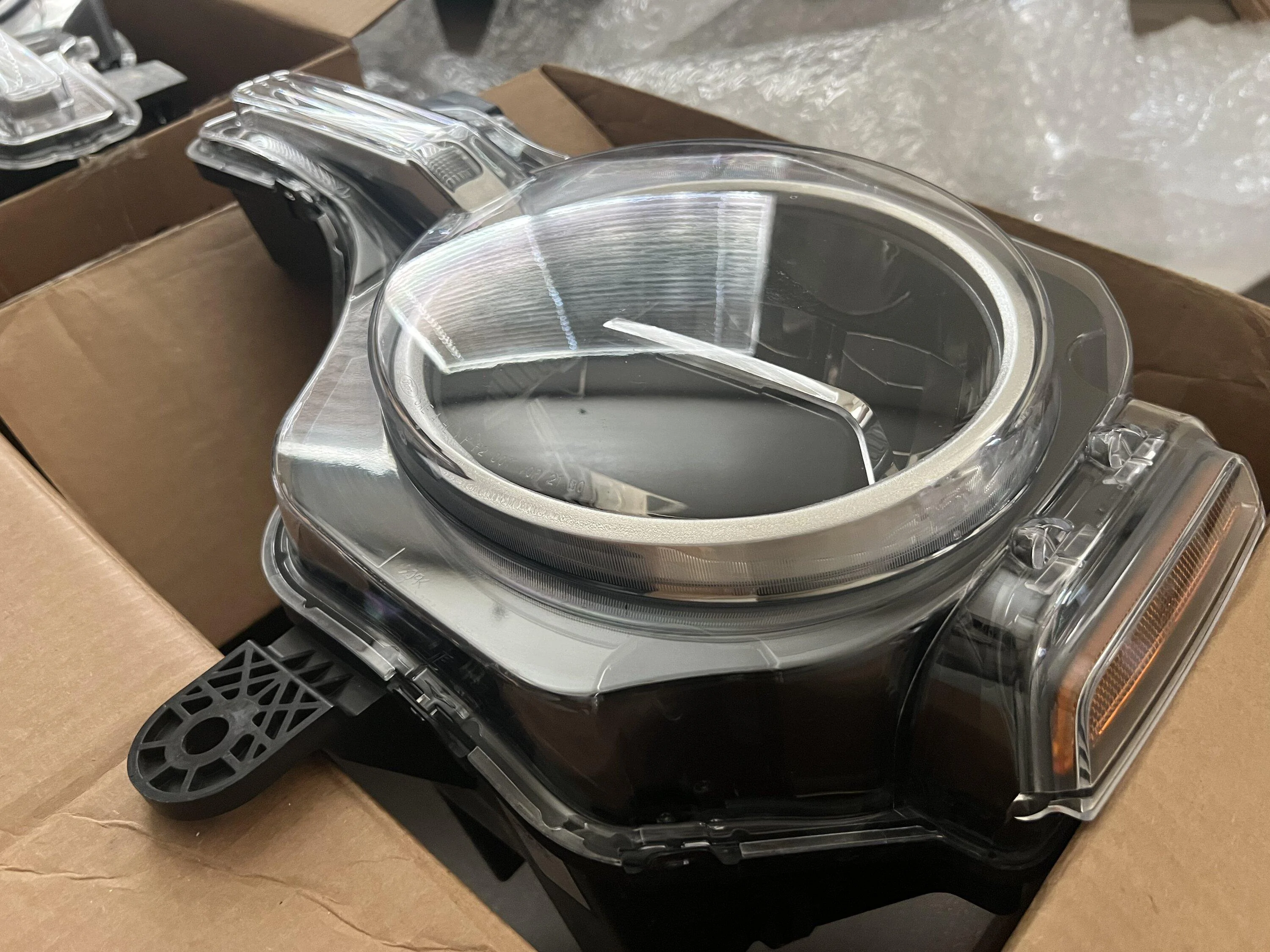 Ford Bronco 2022 Black Diamond Headlights E3C0EEBF-F12E-41E1-B62E-E266BE42DA4E