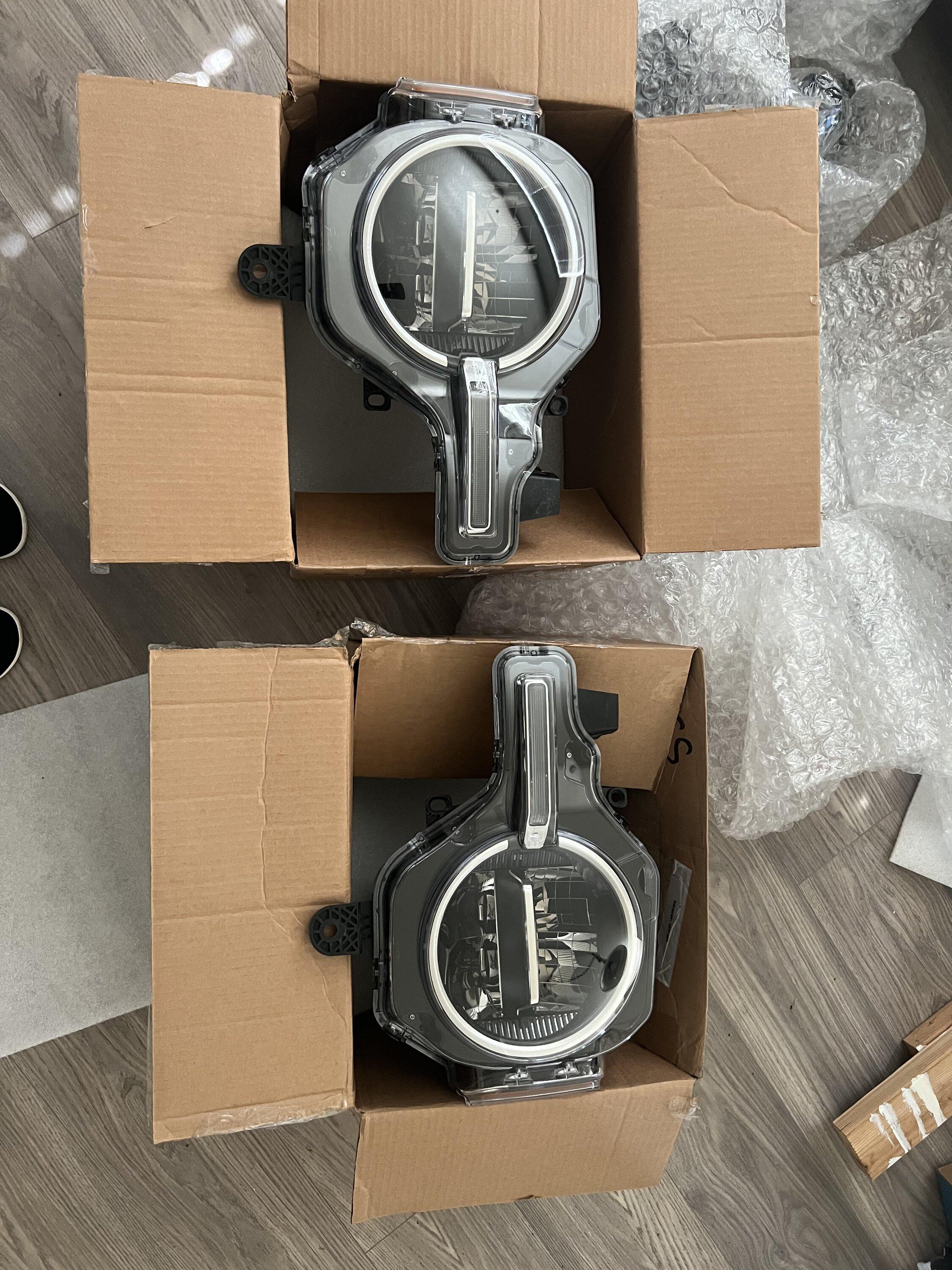 Ford Bronco 2022 Black Diamond Headlights 3BD6F080-2F01-4595-8299-6978FAA5DED6