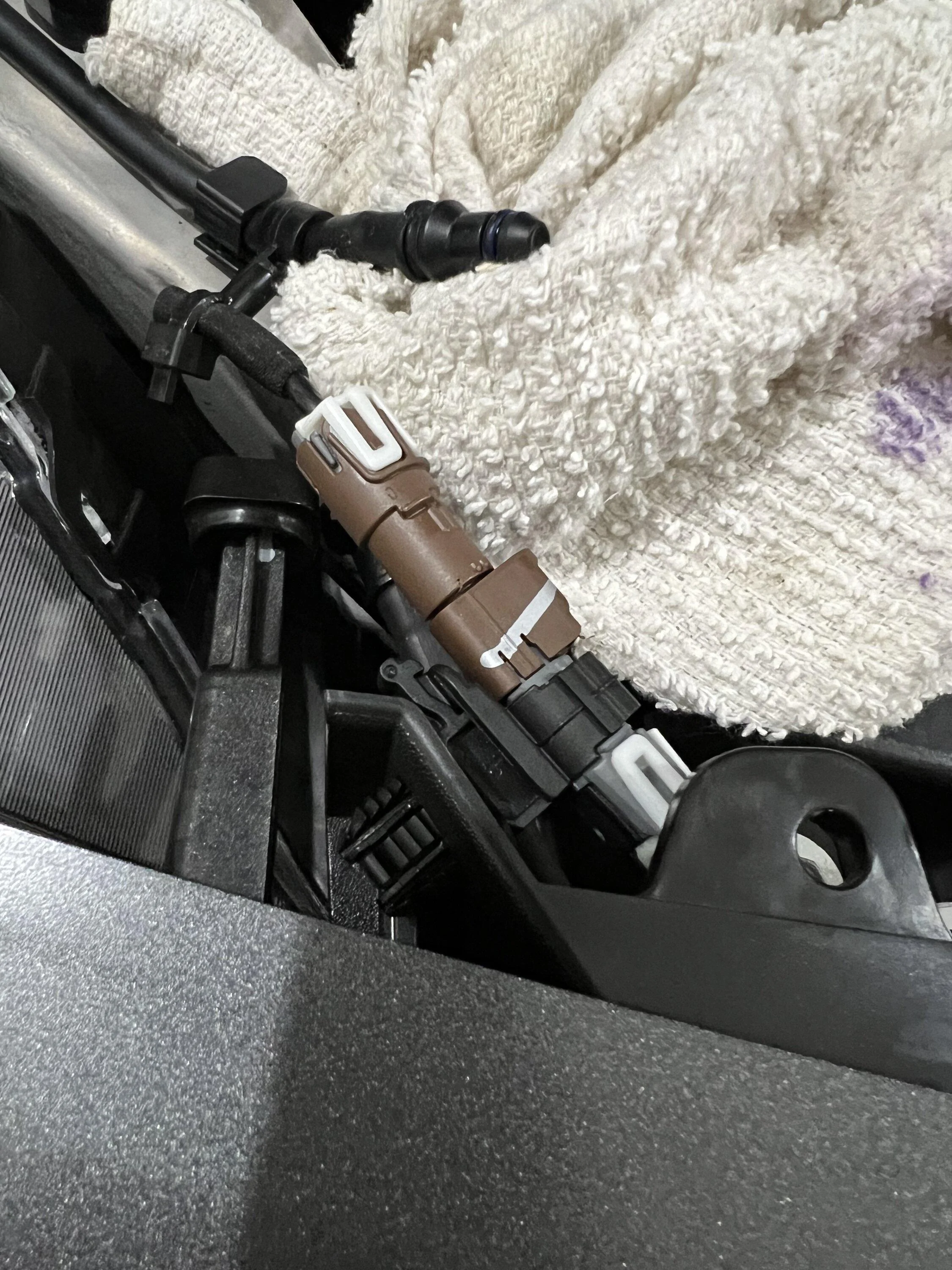 Ford Bronco How do I disconnect this camera cable C5FB9F53-A98A-4453-9C66-25C2C1A0237D