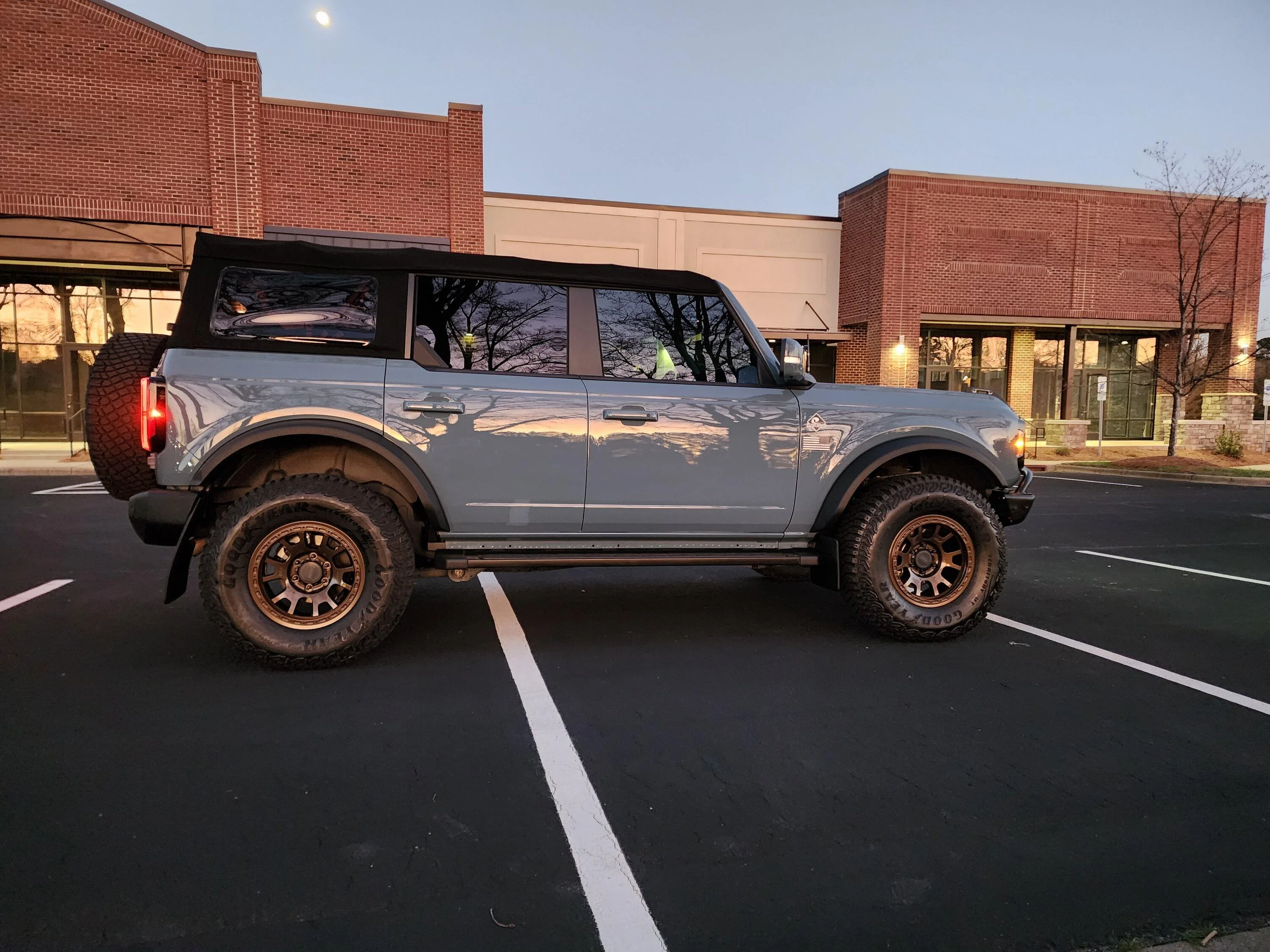 Ford Bronco Poke with Squatch flares and 0mm offset - pics? 20230305_184146