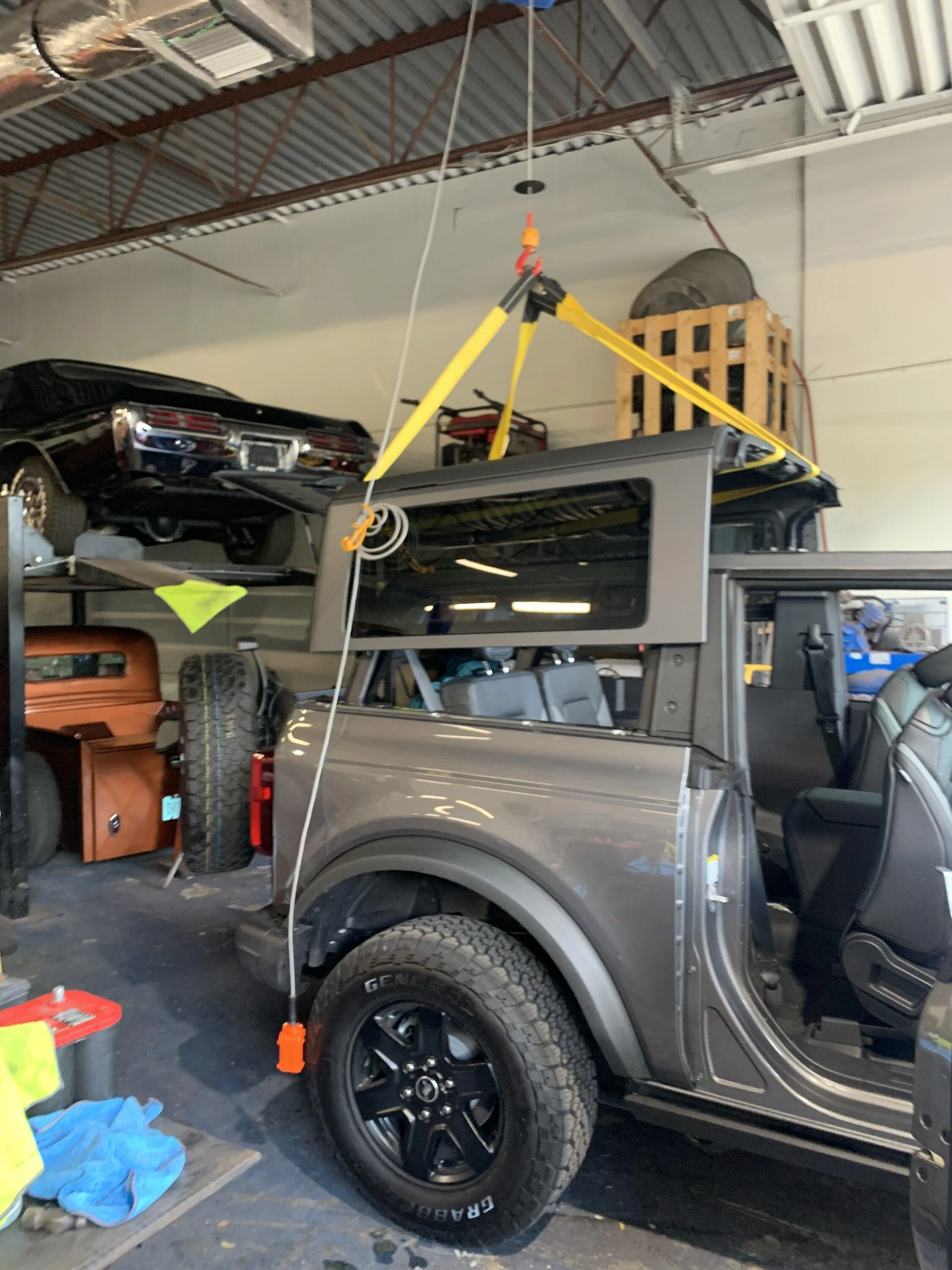 Ford Bronco Dumb or brilliant idea for help removing top?? 1679680582907
