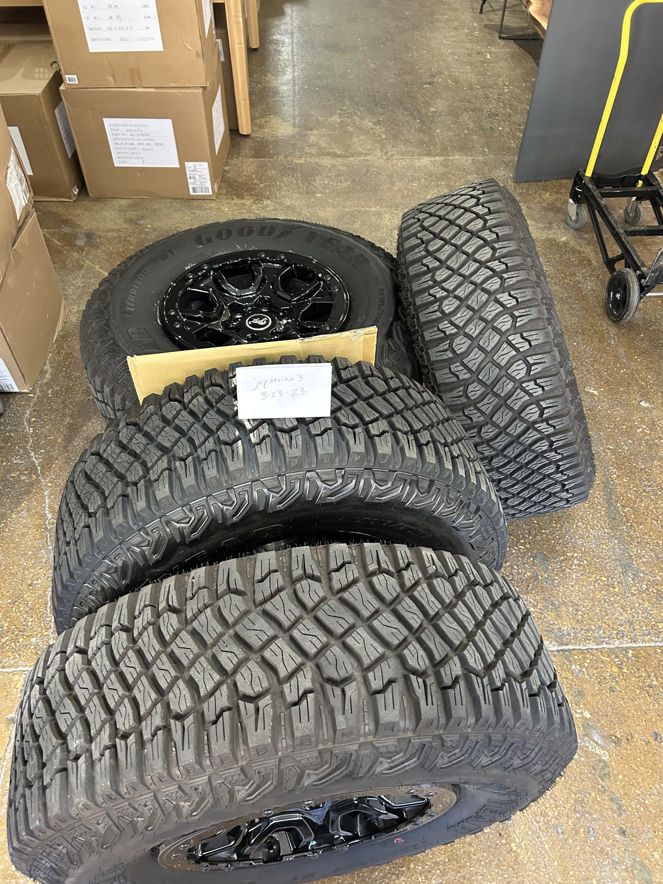 Ford Bronco WTB: Sas take off struts, wheels, tires IMG_0700
