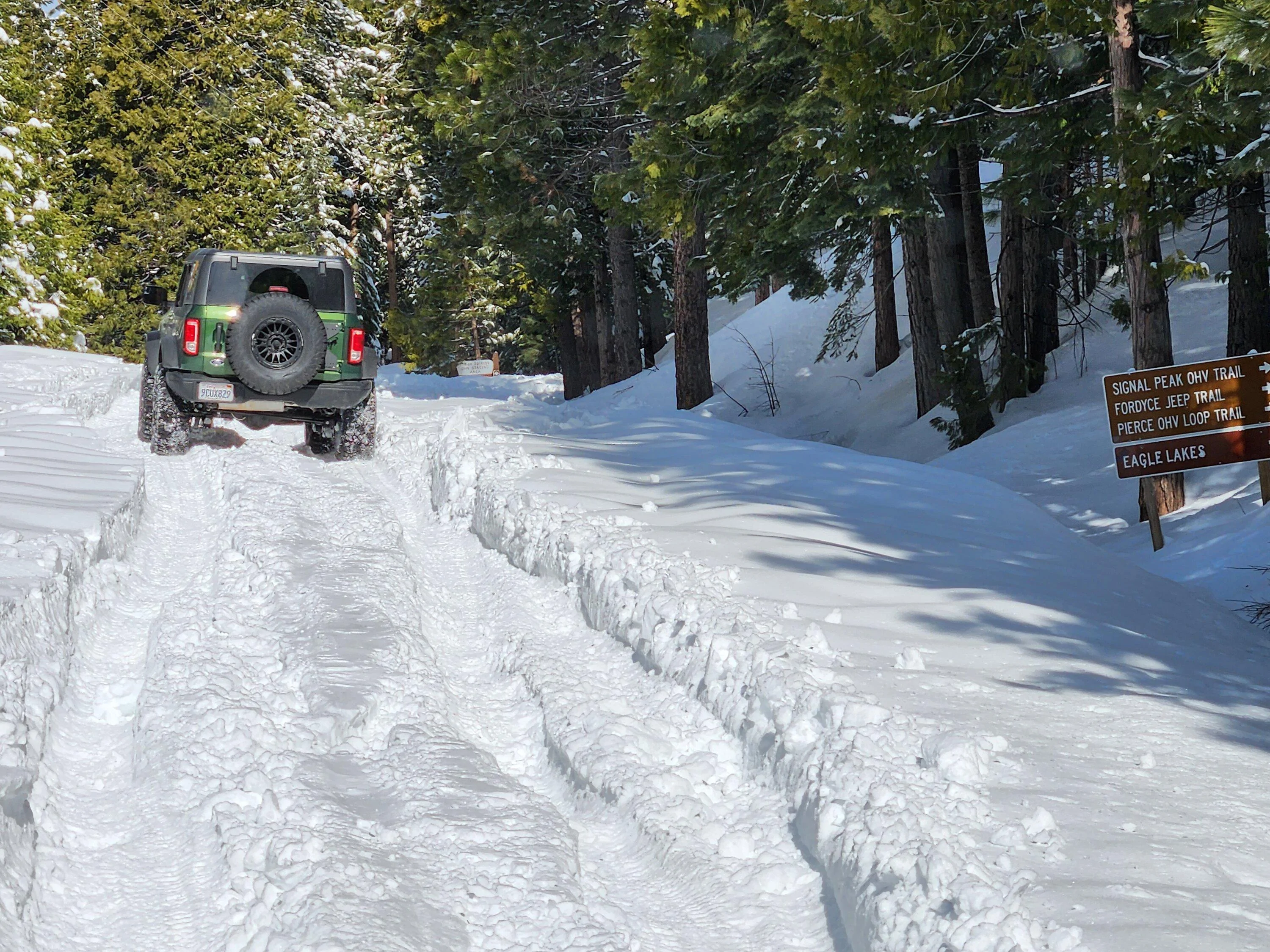 Ford Bronco Bucking Broncos Bust'in Loose in Snow Eagle Lake, Fordyce Trails 20230325_102504