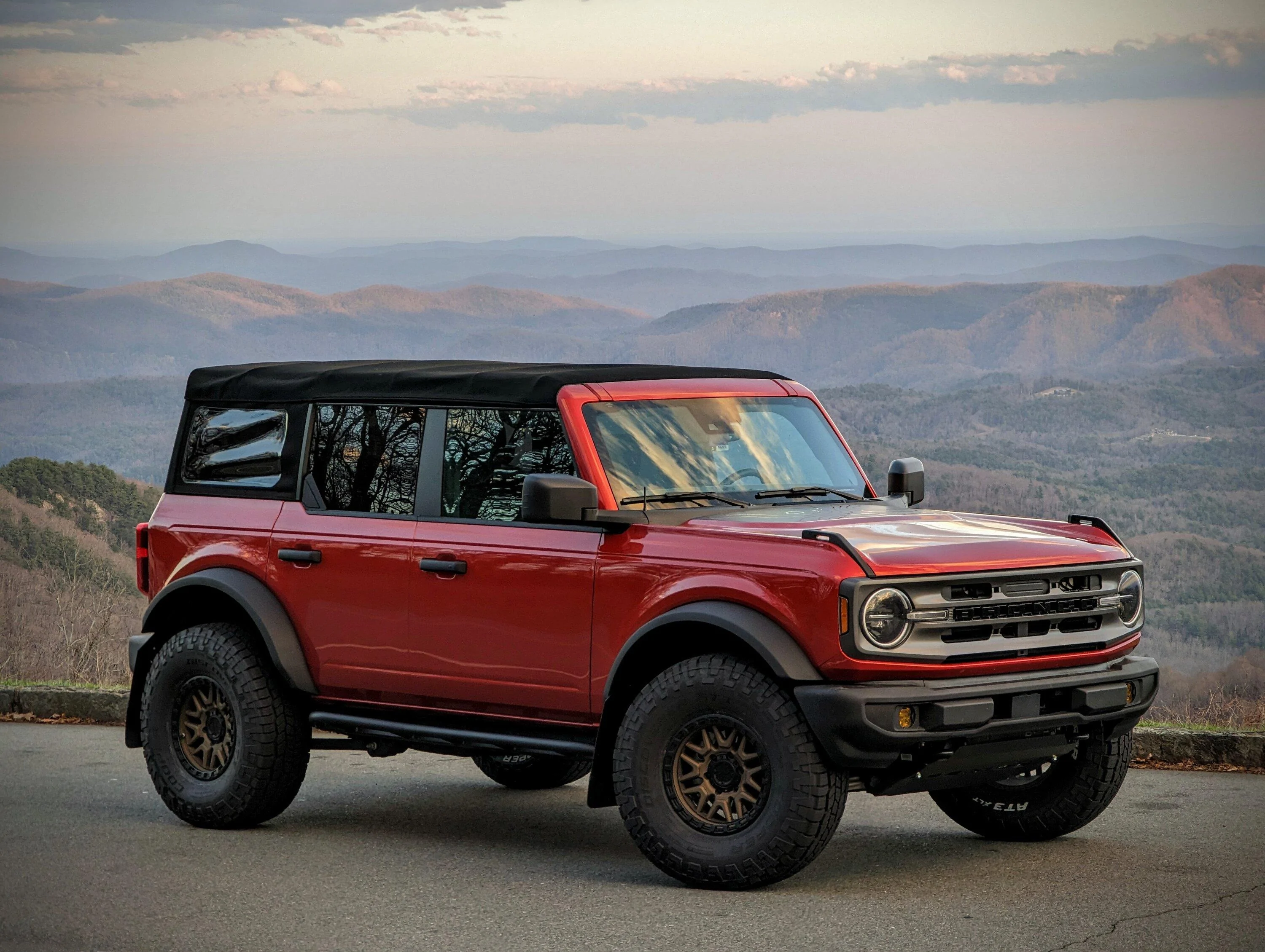 Ford Bronco HOT PEPPER RED Bronco Club PXL_20230325_232537173~2