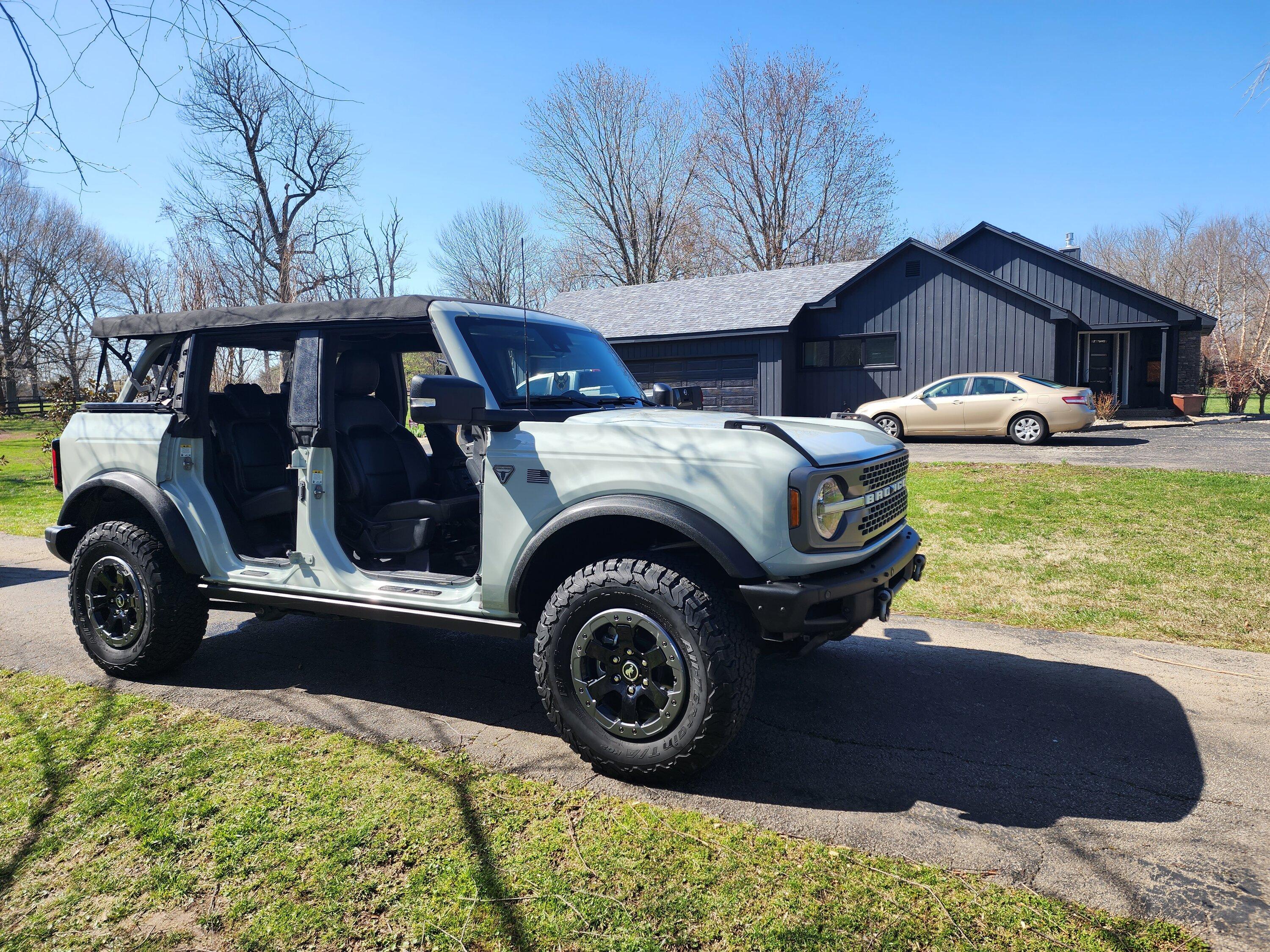 Ford Bronco 2021 Badlands MT High package $51k 20230326_154900
