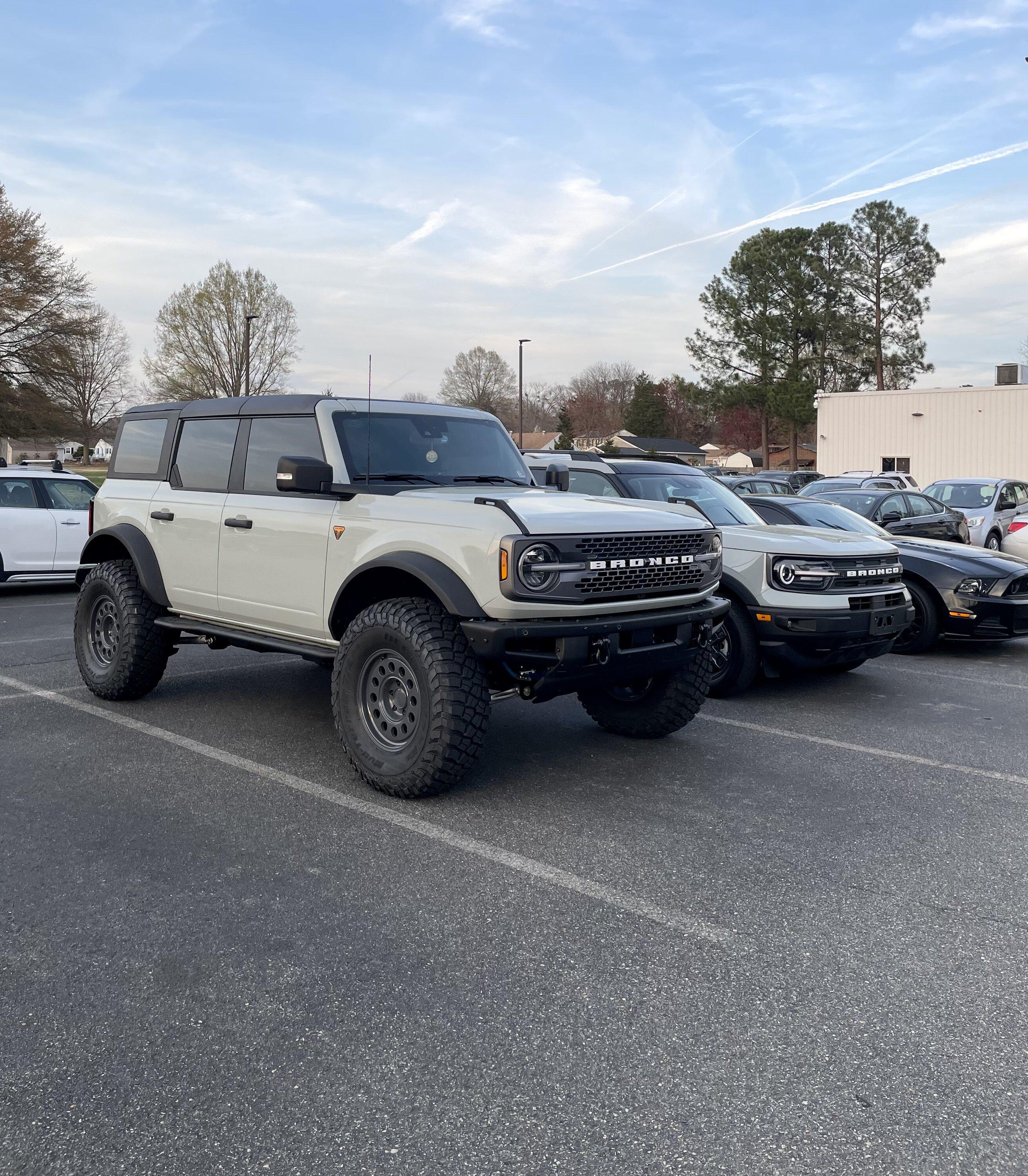 Ford Bronco CACTUS GRAY Bronco Club IMG_1572