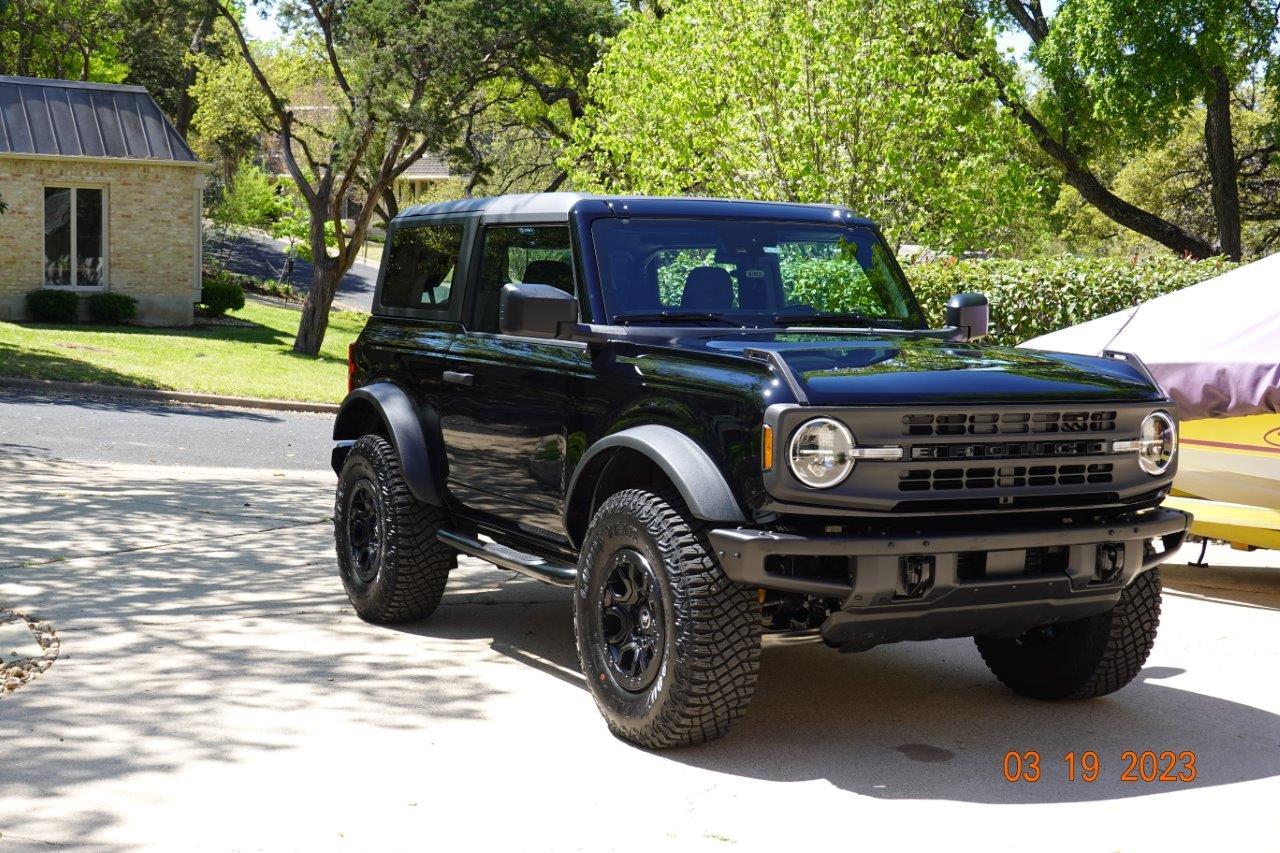 Ford Bronco Painted fender flares and grill gloss black MBS00276