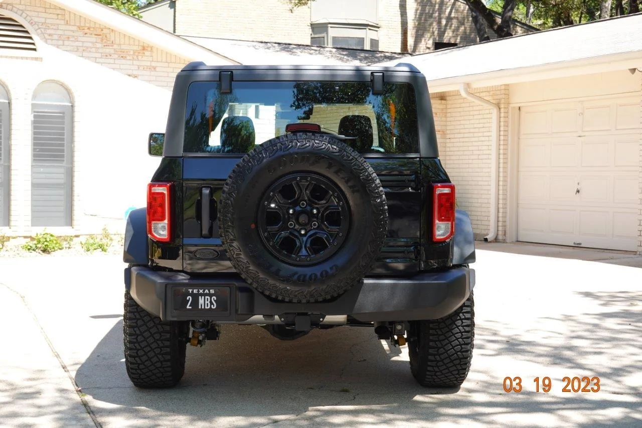 Ford Bronco Painted fender flares and grill gloss black MBS00279
