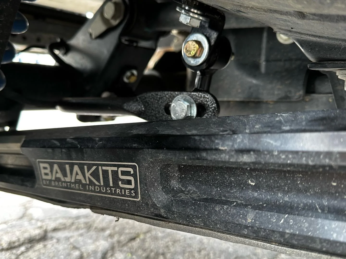 Ford Bronco HELLWIG SWAY BAR test fit Hellwigrearswaybar1