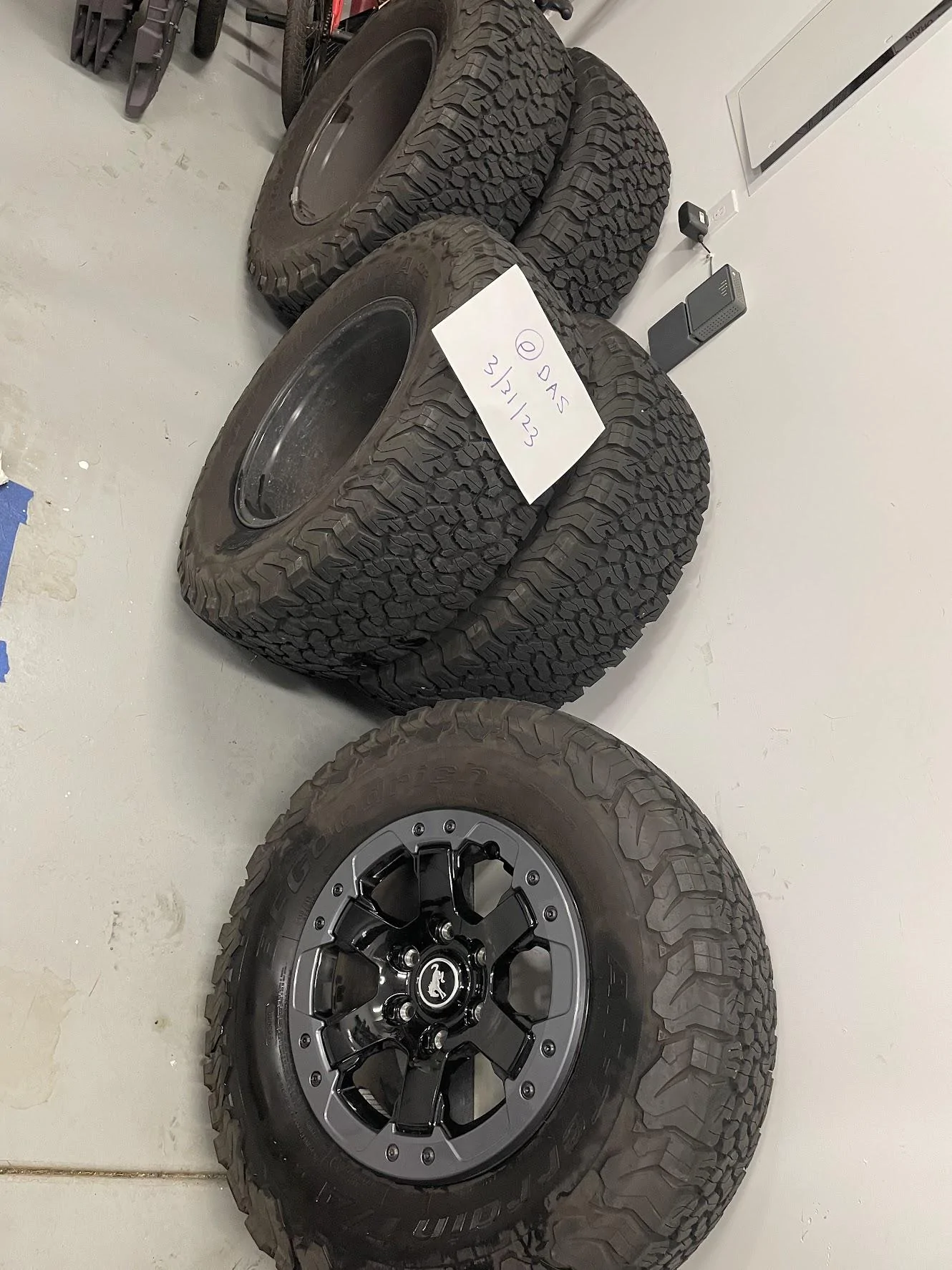 Ford Bronco Badlands optional wheels + tires IMG_4023